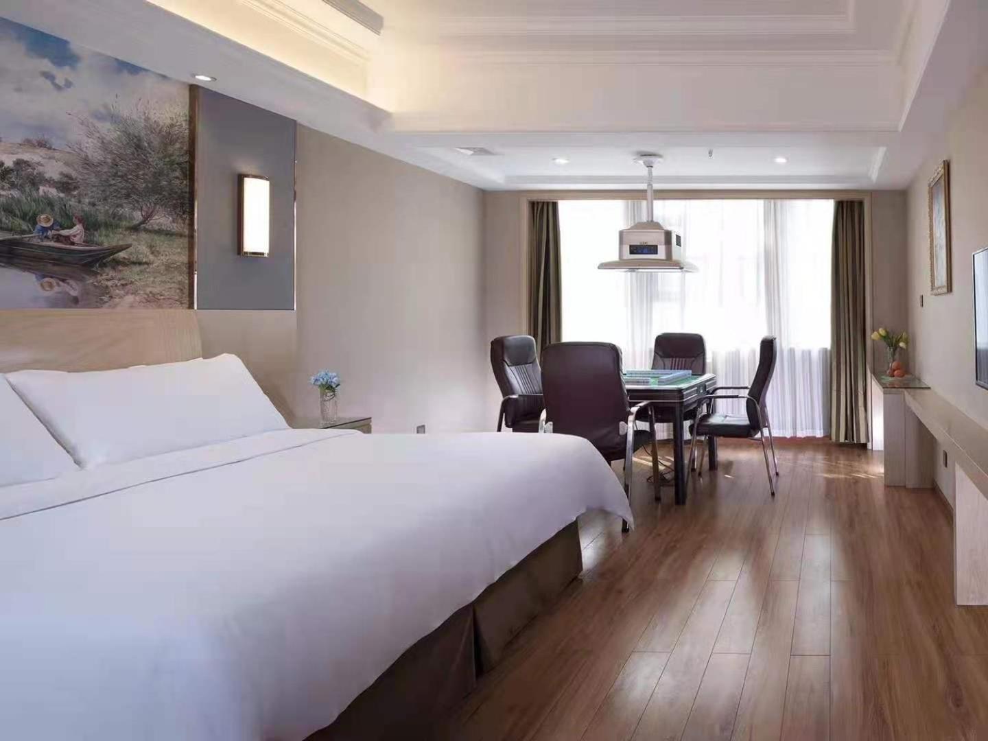 King Room with Audio photo 2