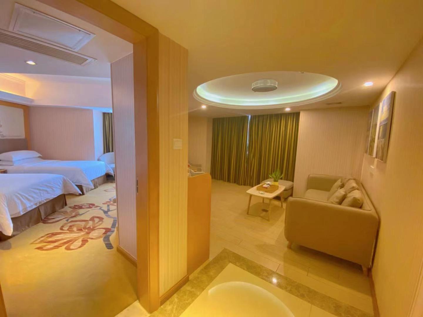 Deluxe Suite photo 3