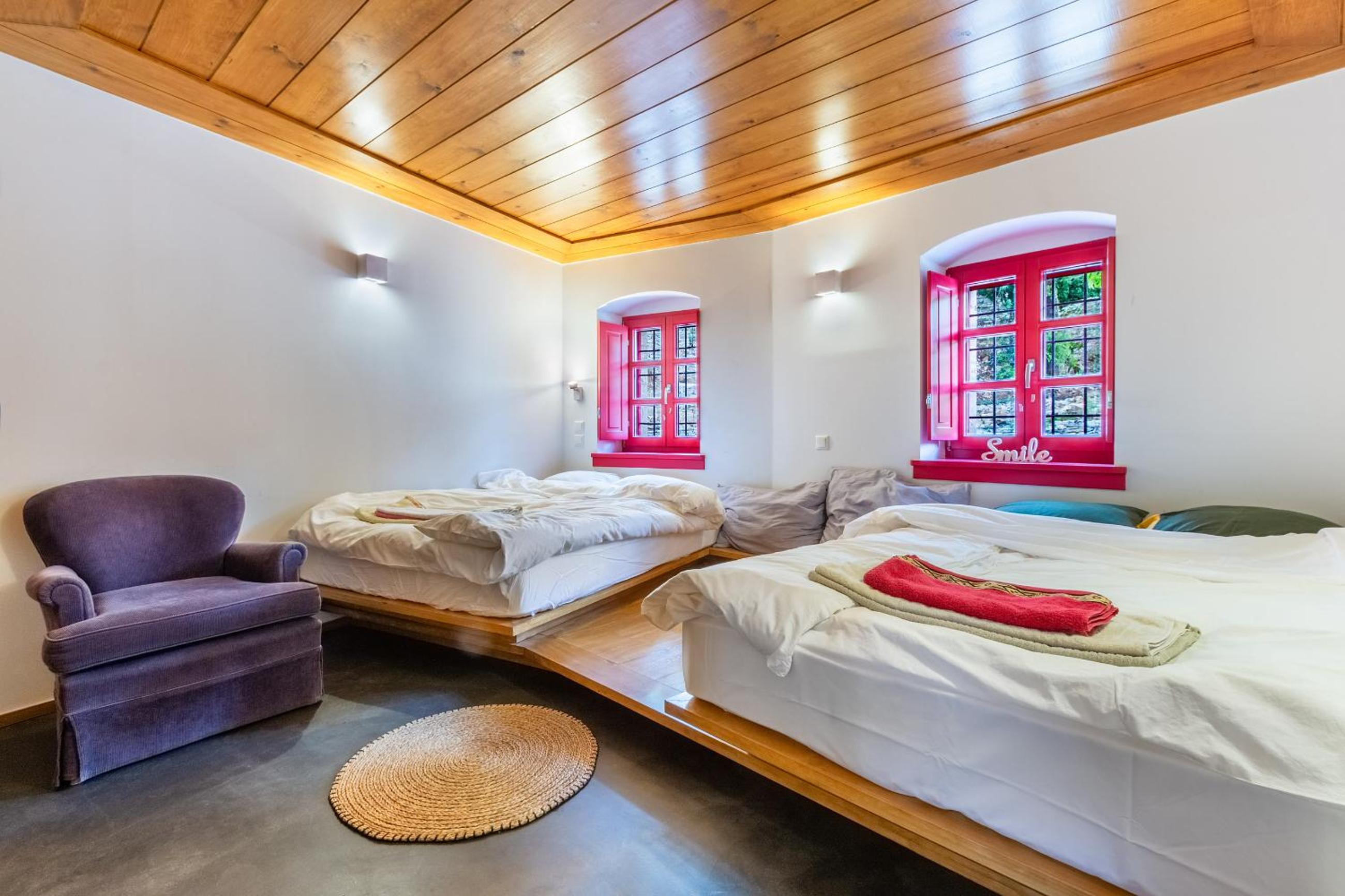 Quadruple Room with Private Bathroom - Photo 1