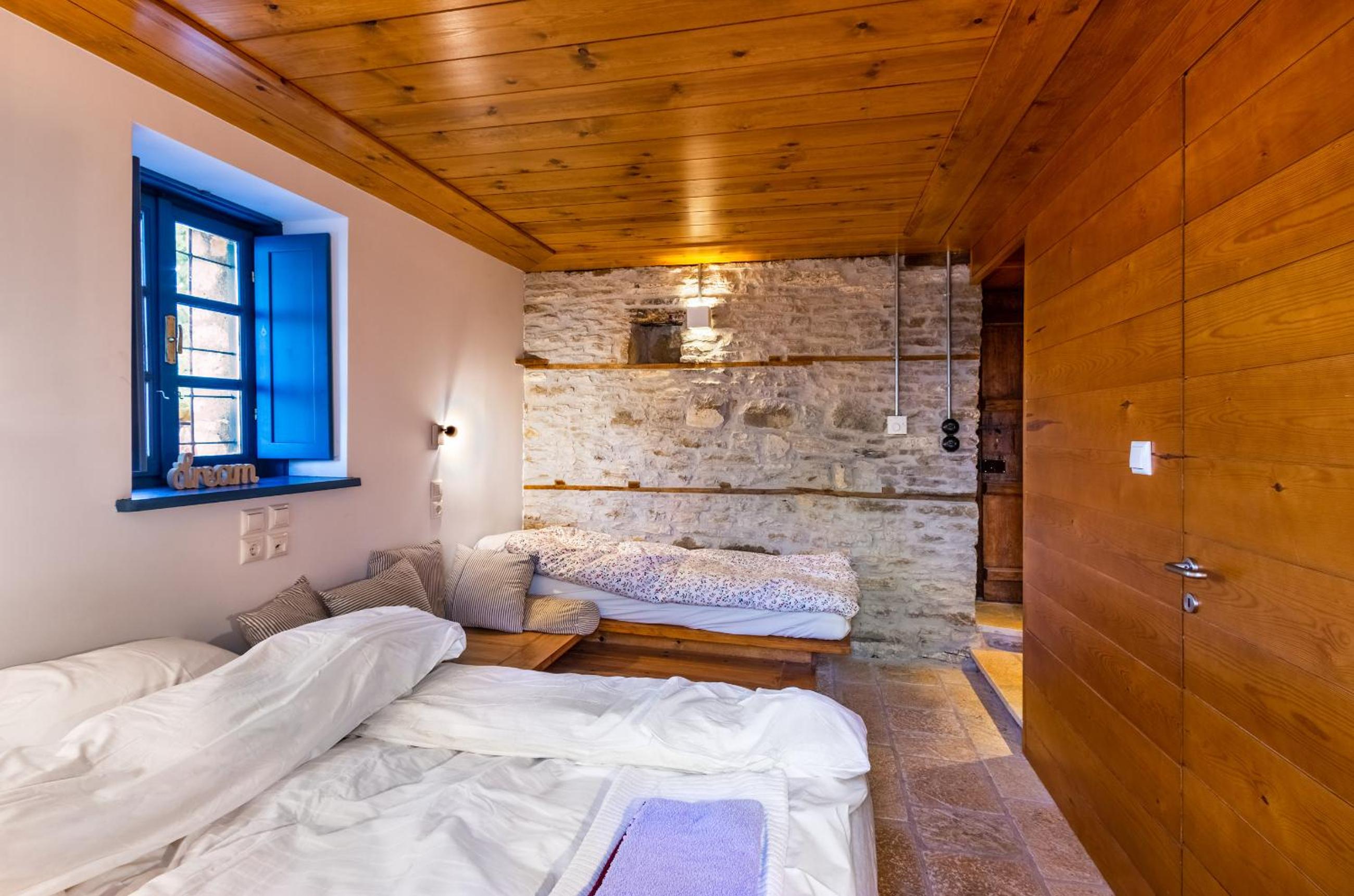 Triple Room with Private Bathroom - Photo 3