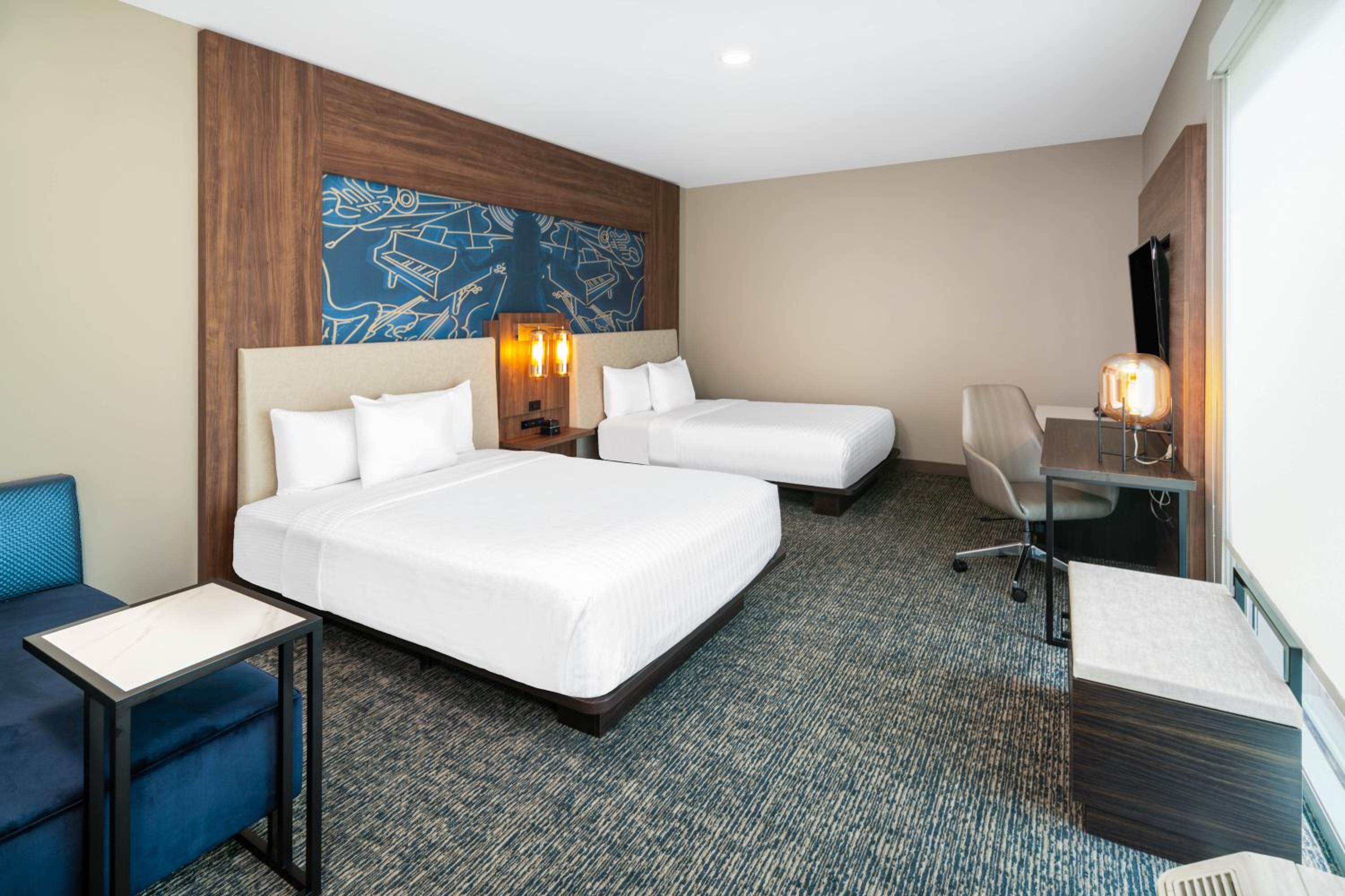 Studio Suite with Two Queen Beds and Stadium View - Non-Smoking - Photo 5