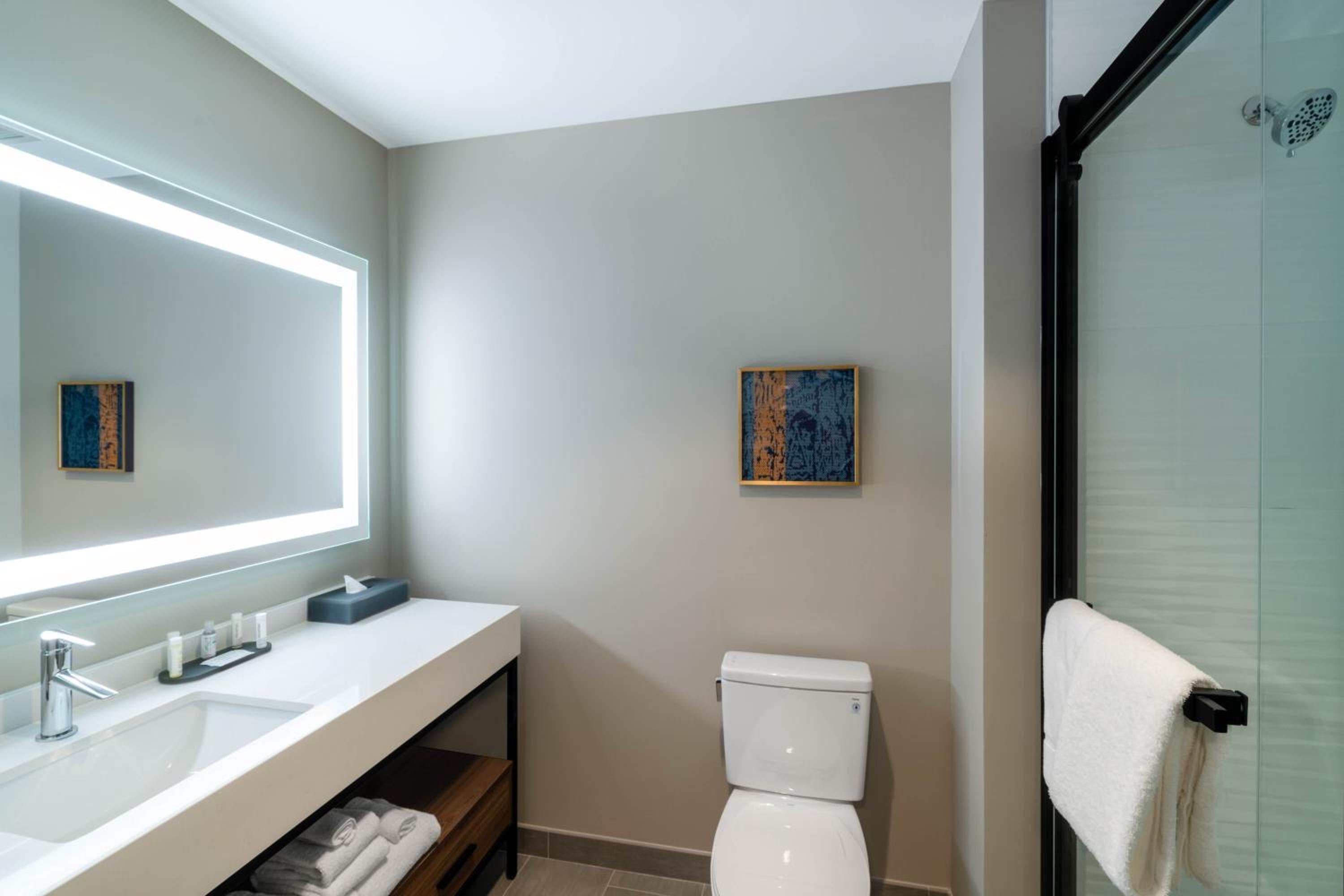 King Room - Non-Smoking - Photo 2