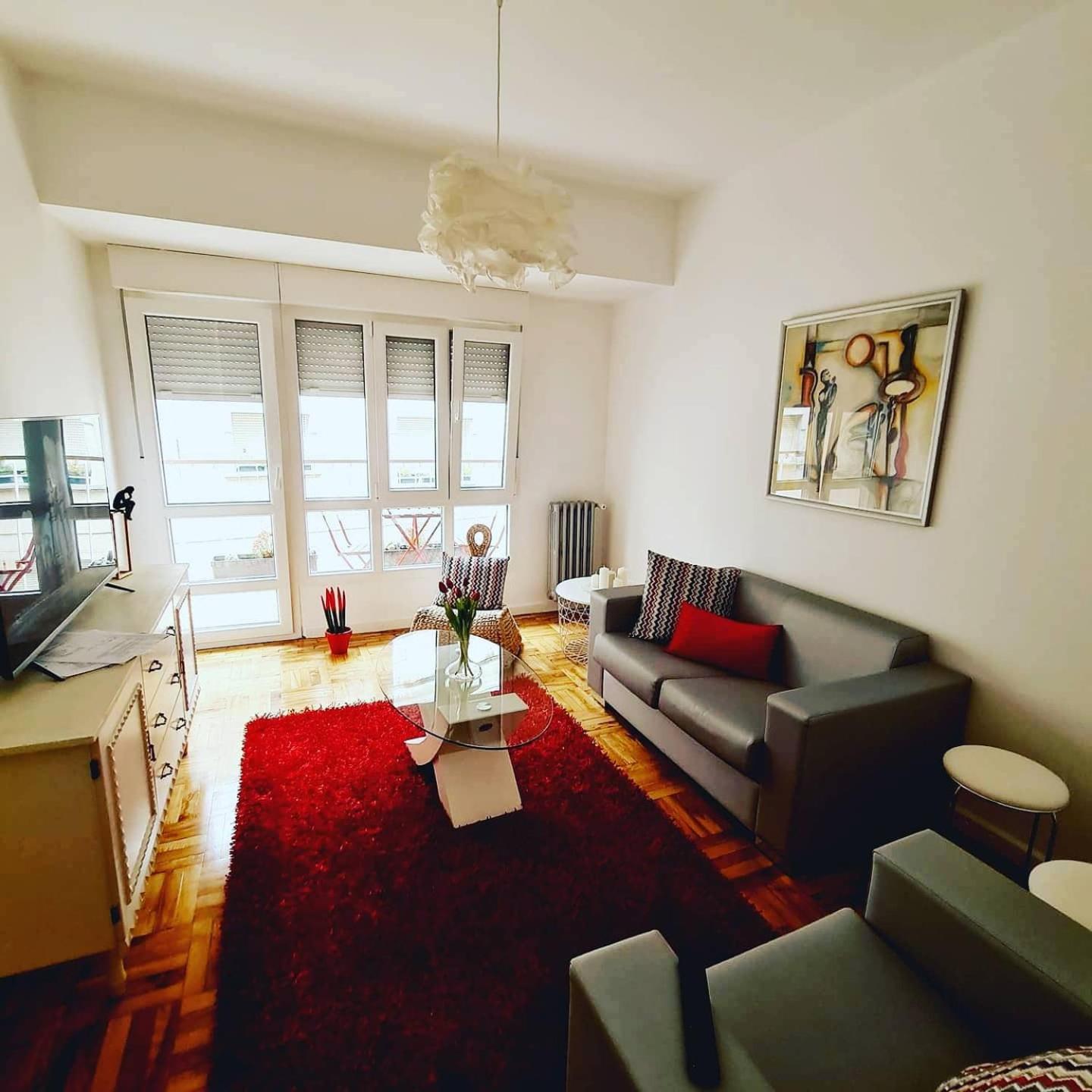 Three-Bedroom Apartment - Photo 6