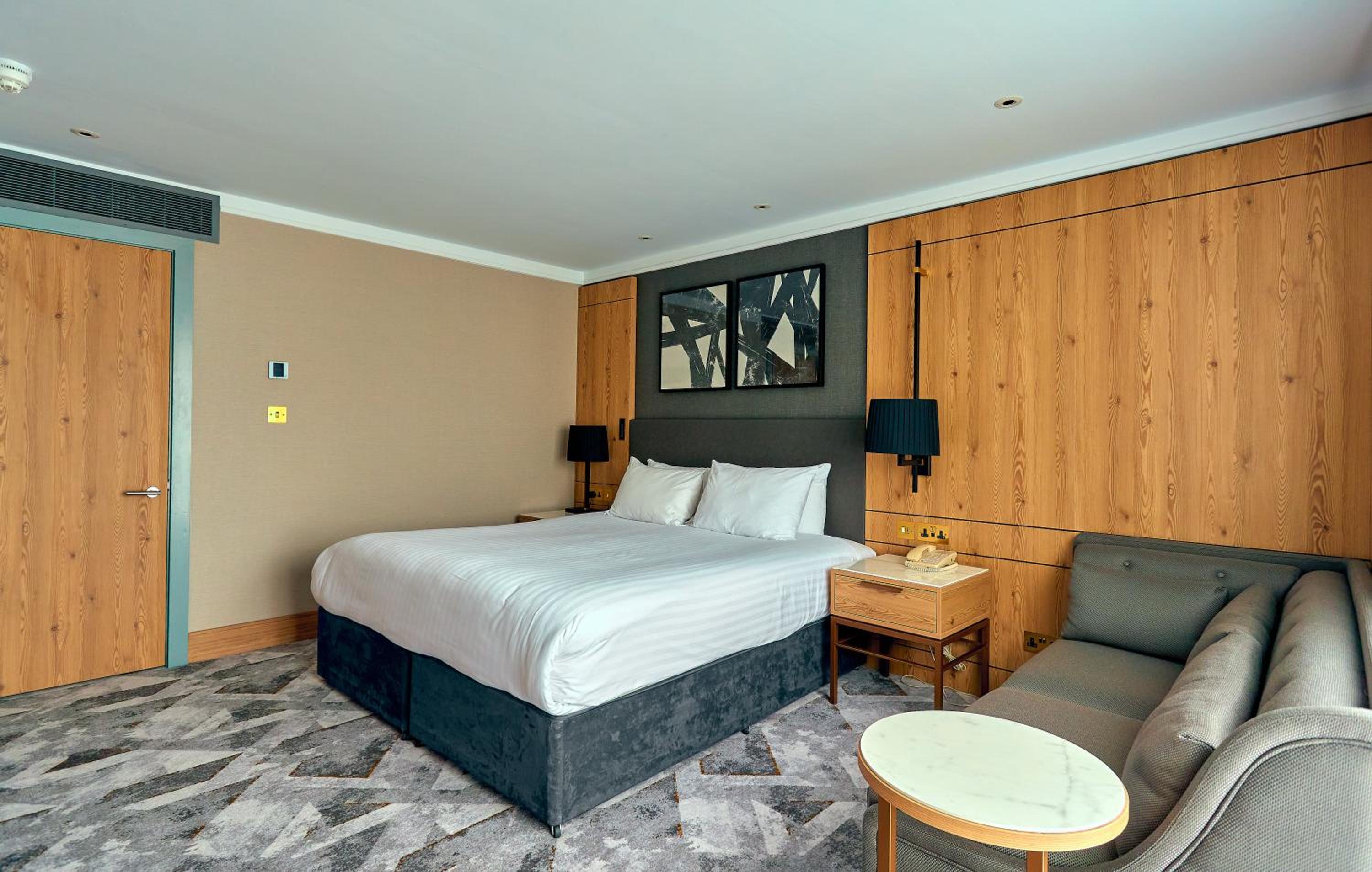 One-Bedroom King Suite with Balcony 1