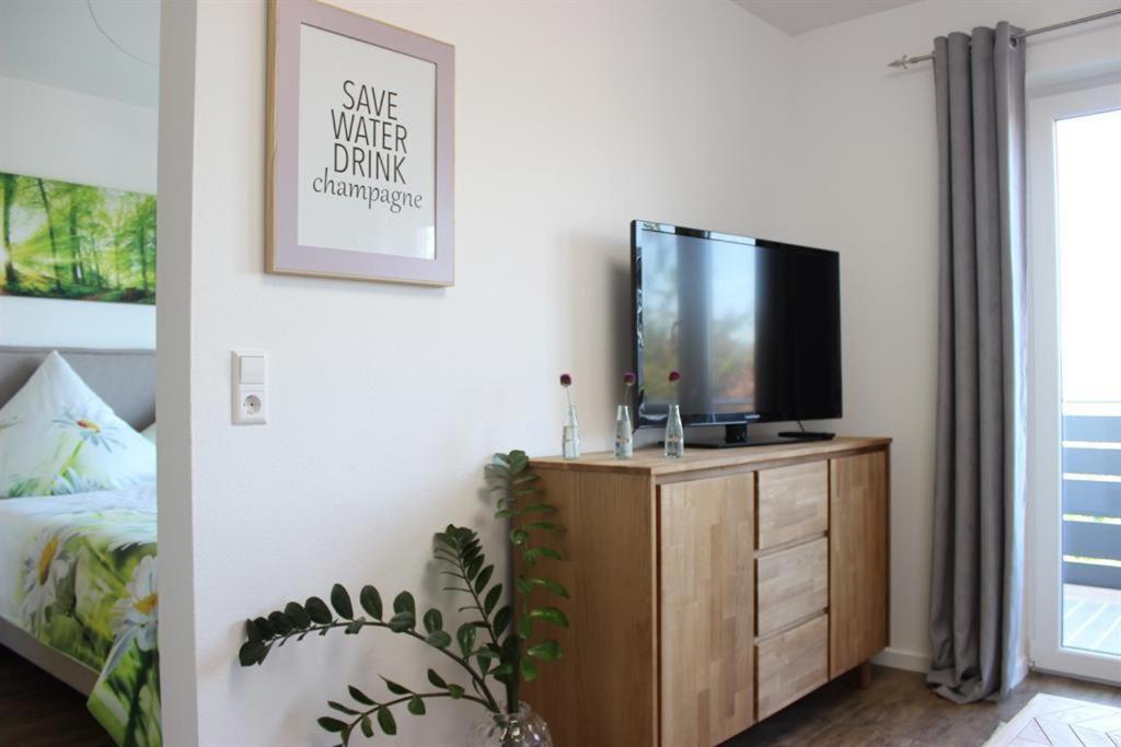 One-Bedroom Apartment with Shower photo 1