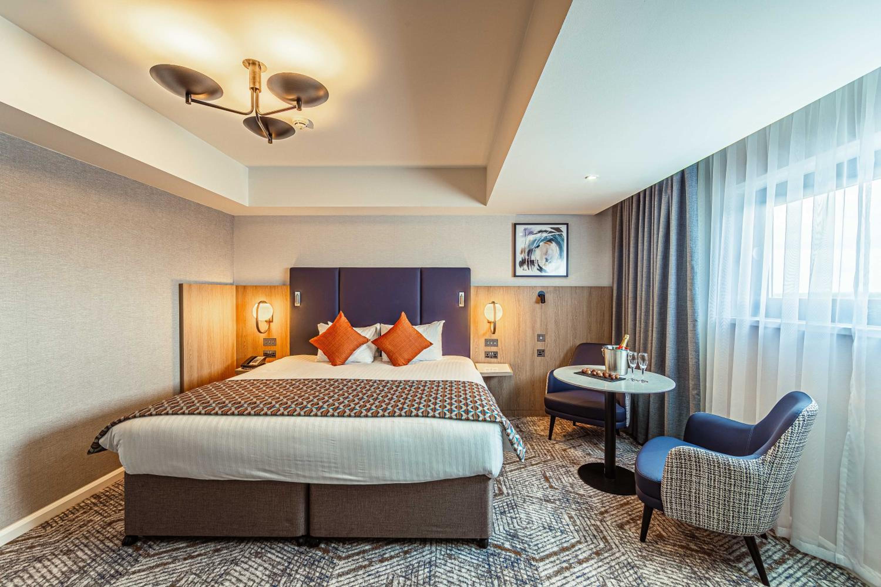 Premium King Room - Photo 4