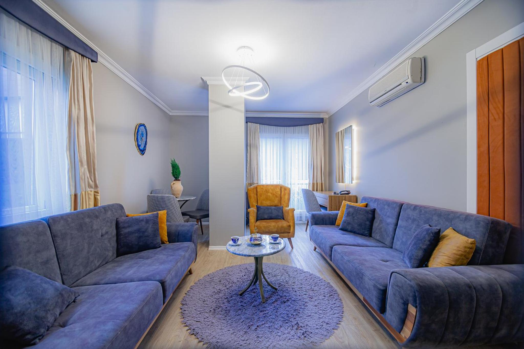 Three-Bedroom Apartment - High Floor photo 3