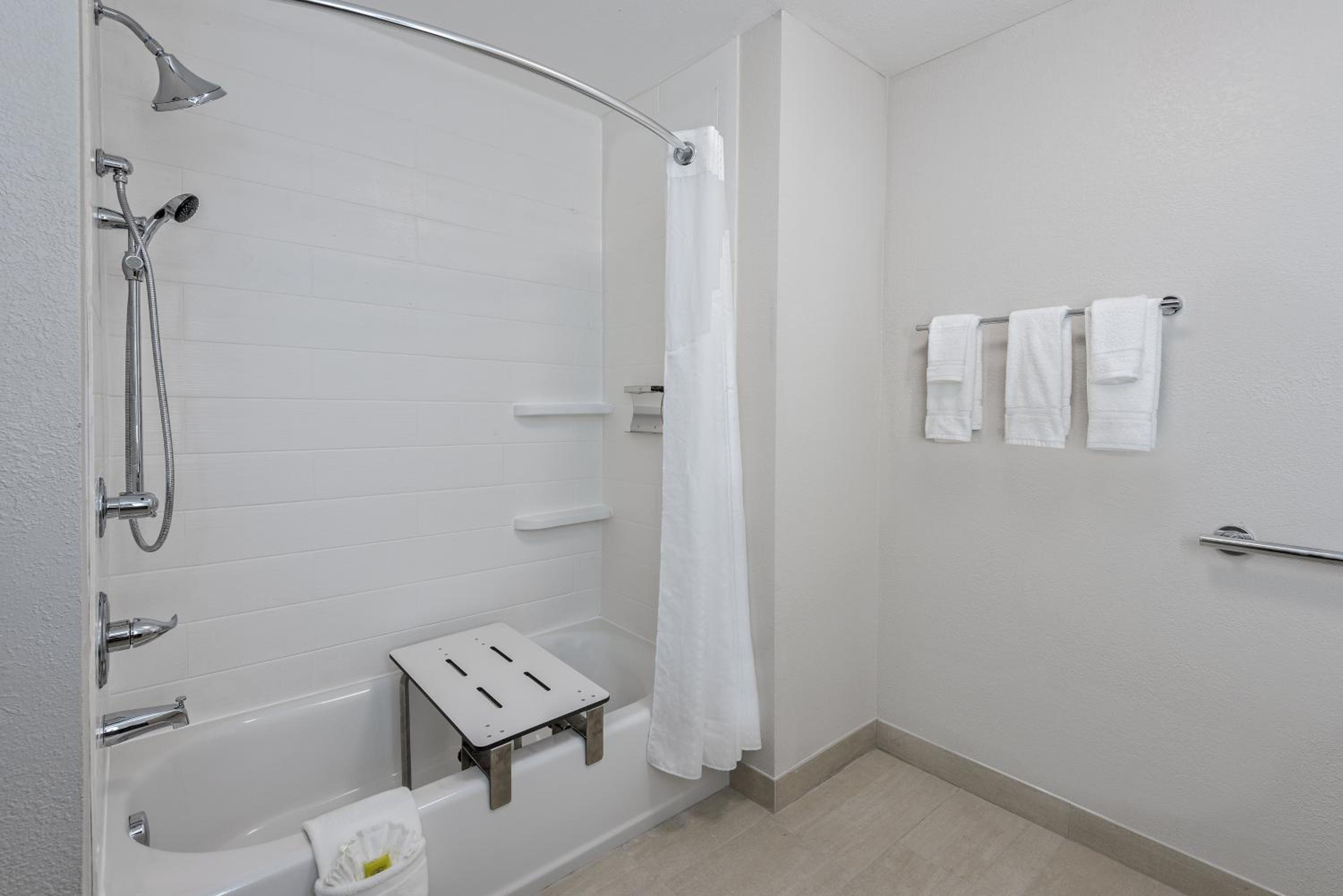 King Room - Hearing Accessible - Roll-in Shower