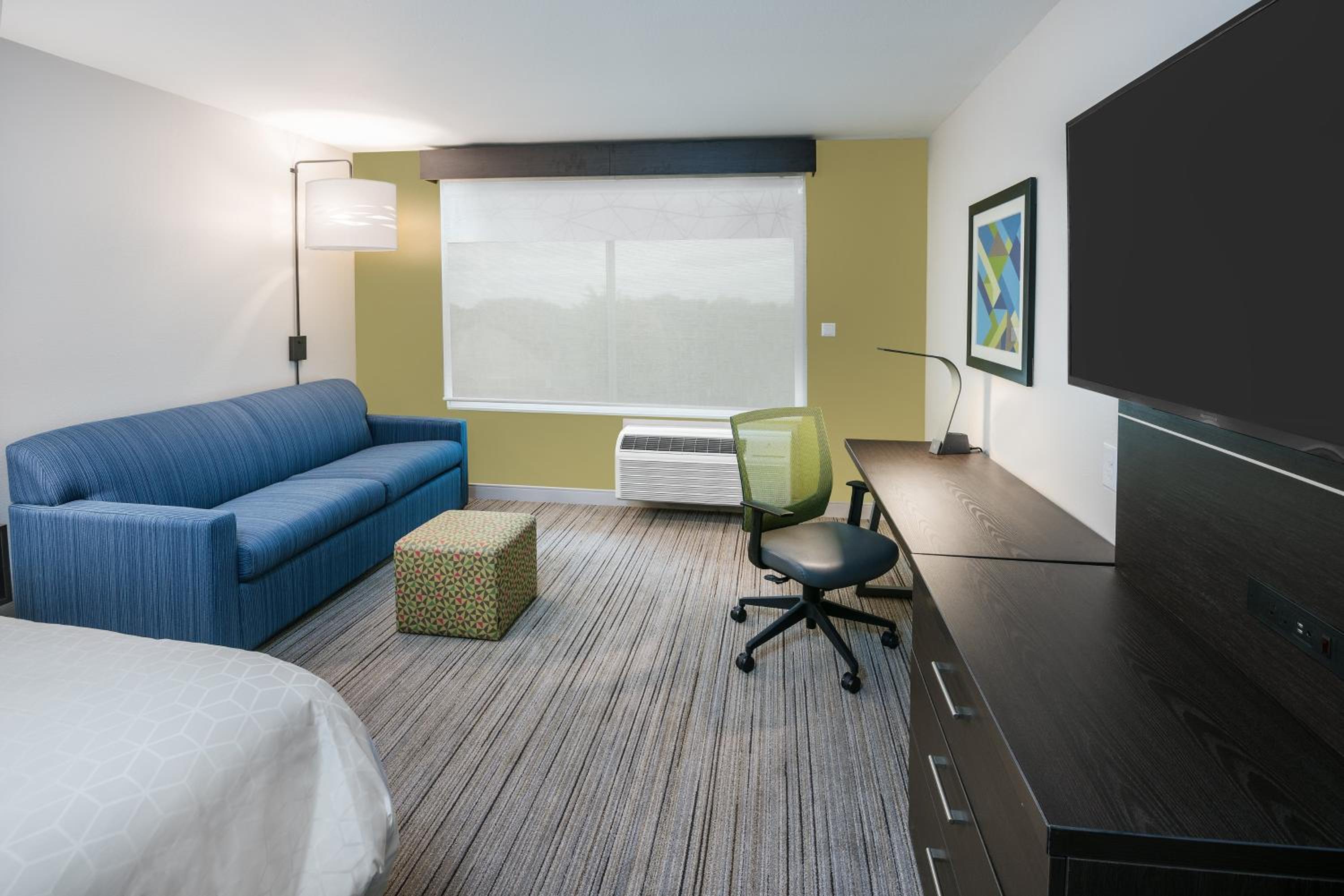 Suite - Hearing Accessible - Non-Smoking