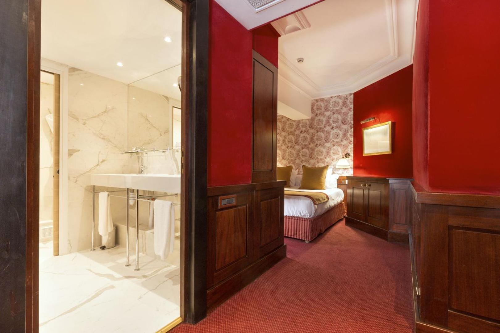 Suite - Photo 14