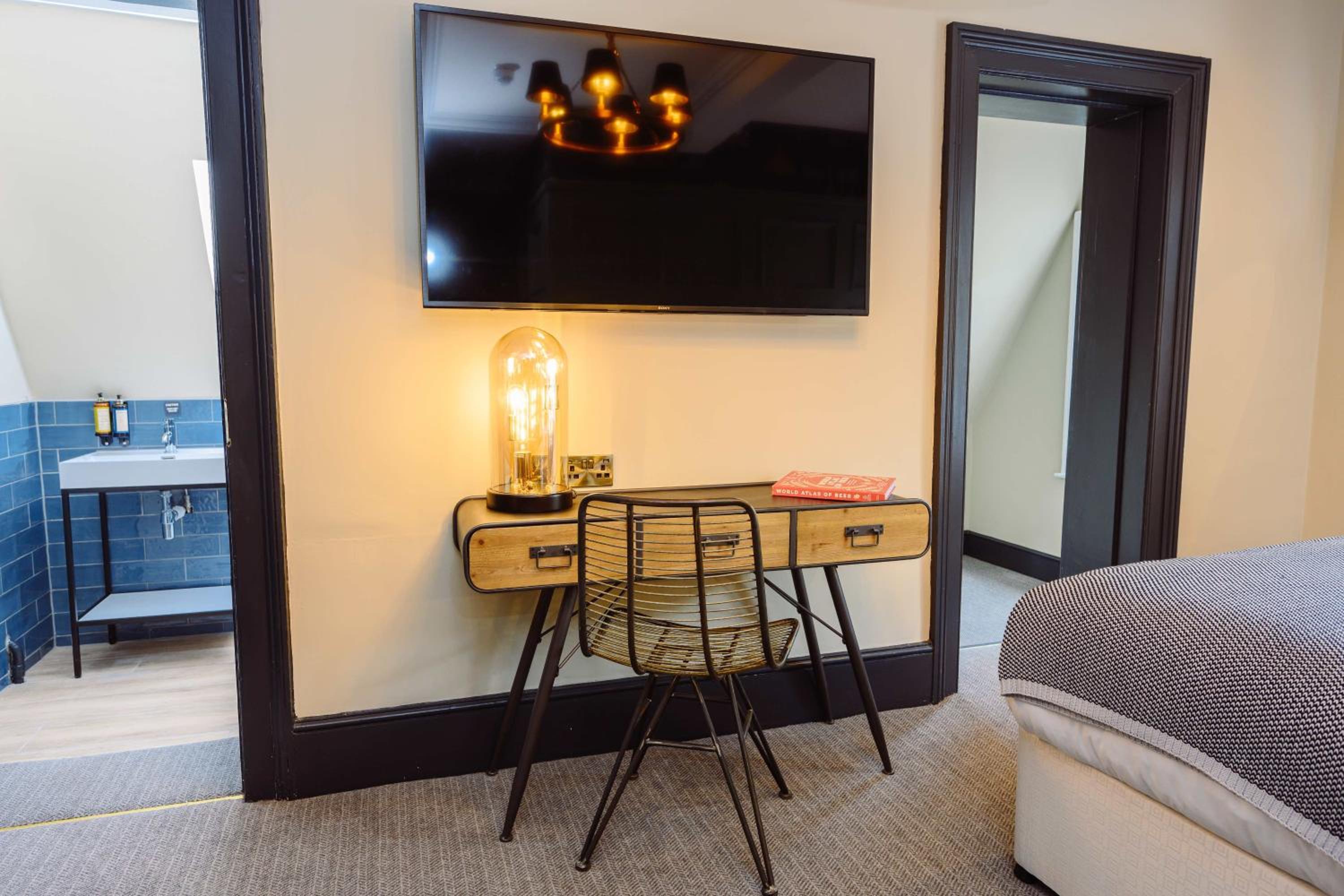 Family Room - Photo 8