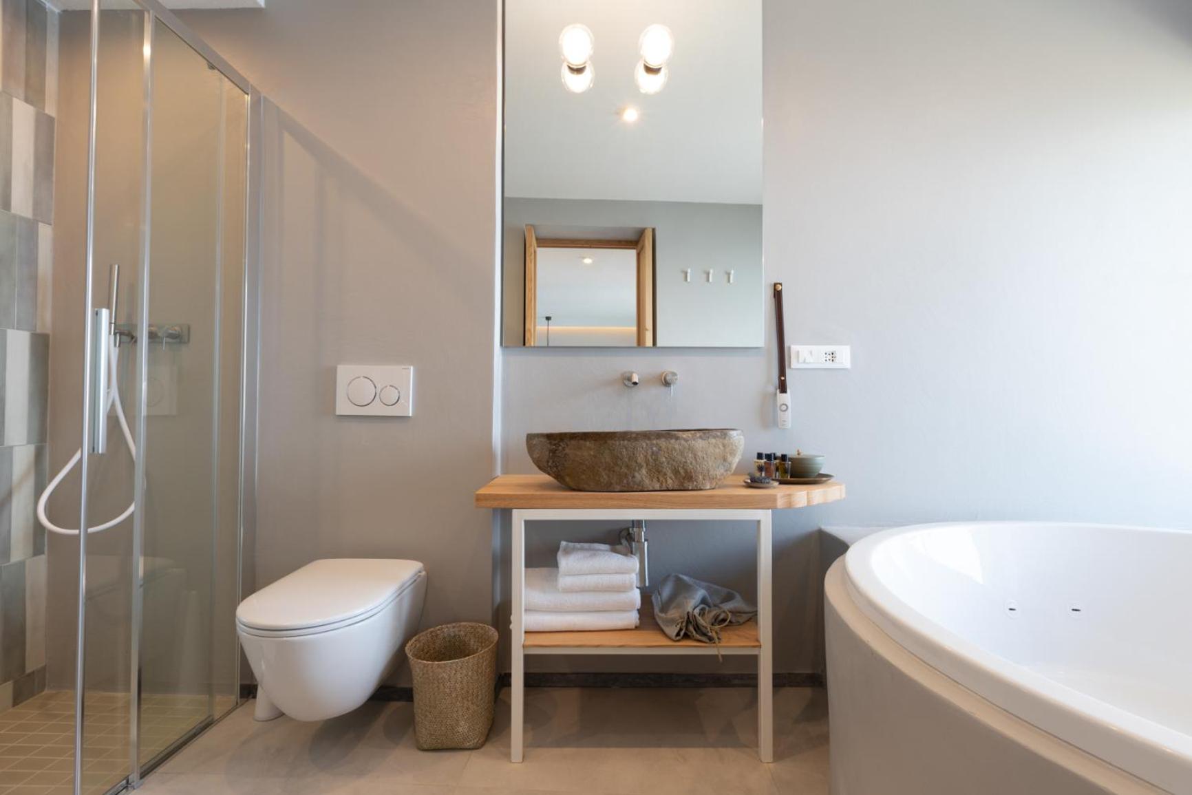 Deluxe Double Room with Sea View - Photo 4
