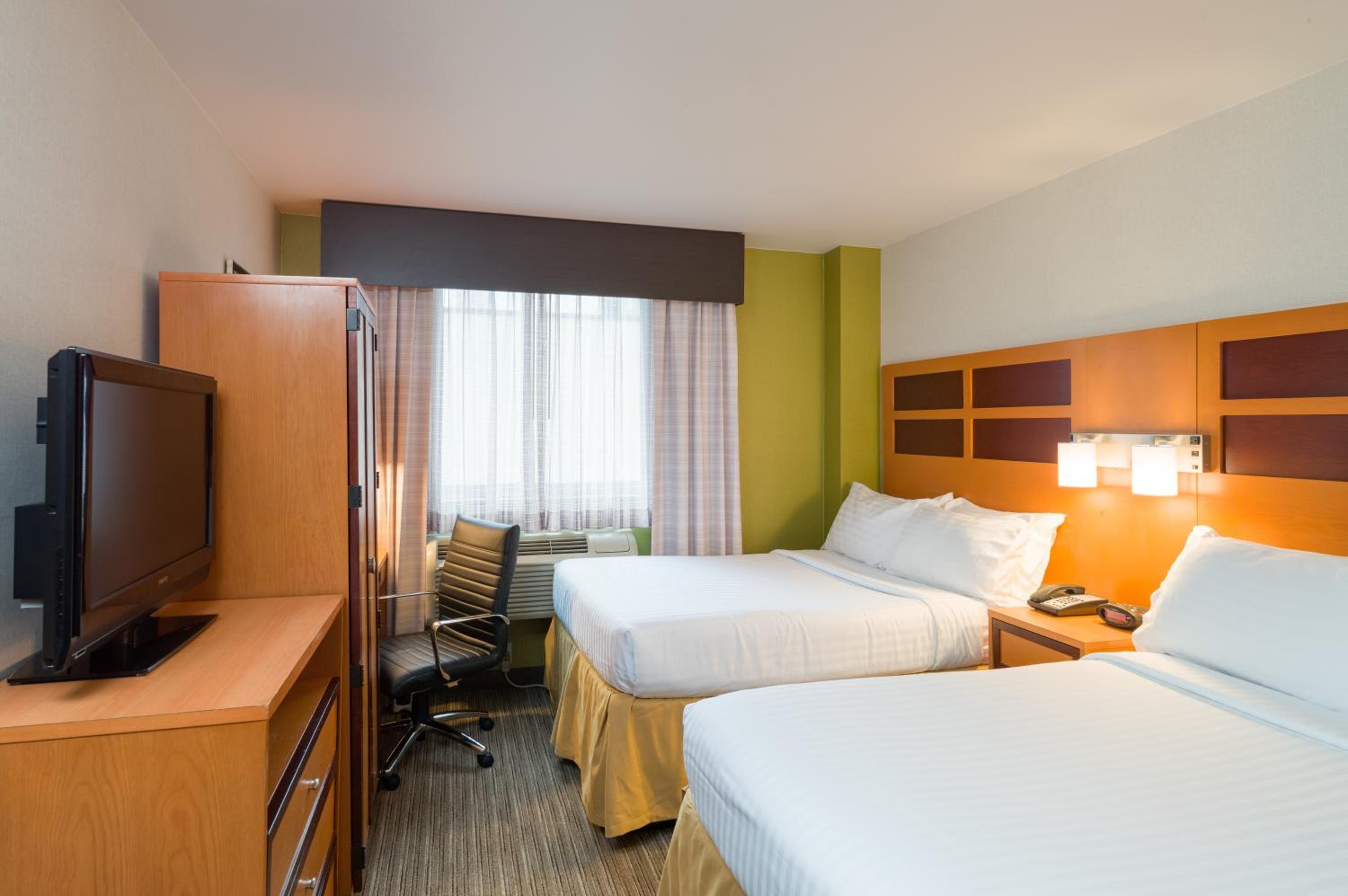 Double Room with Two Double Beds - Non-Smoking photo 1