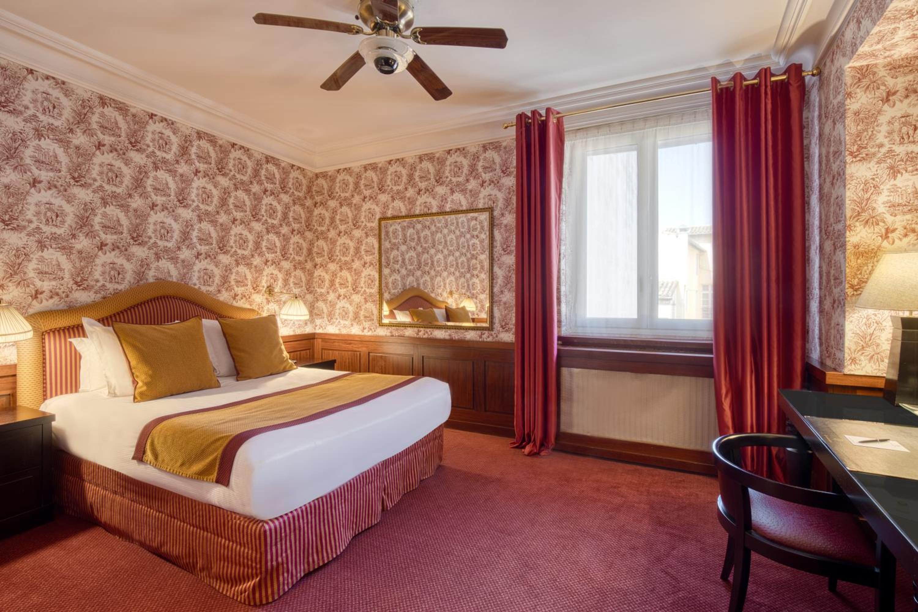 Comfort Queen Room - Photo 5