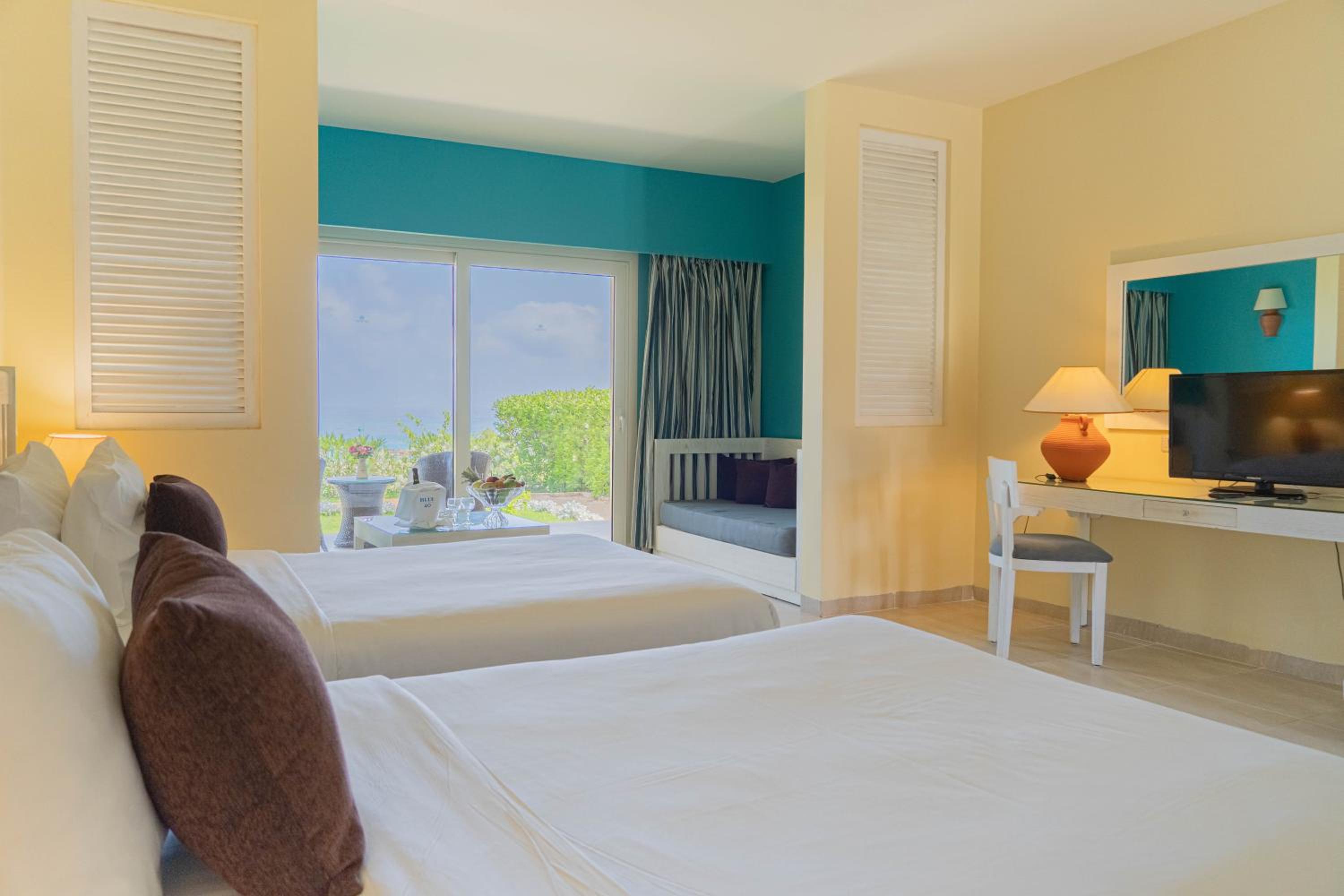 Superior Double or Twin Room with Sea View photo 2