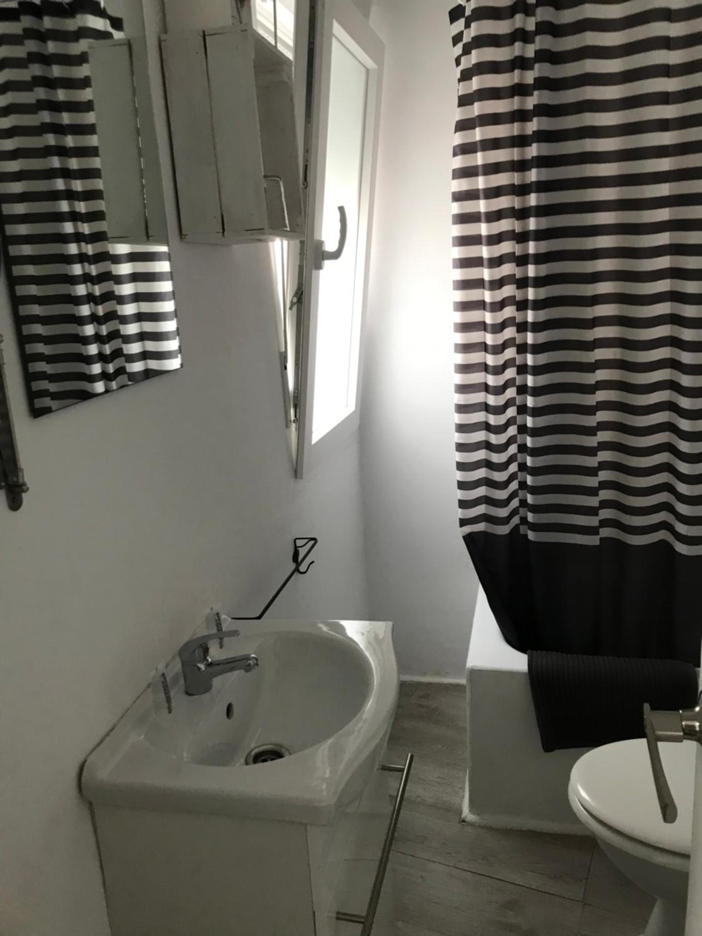 Twin Inner Room - Photo 13