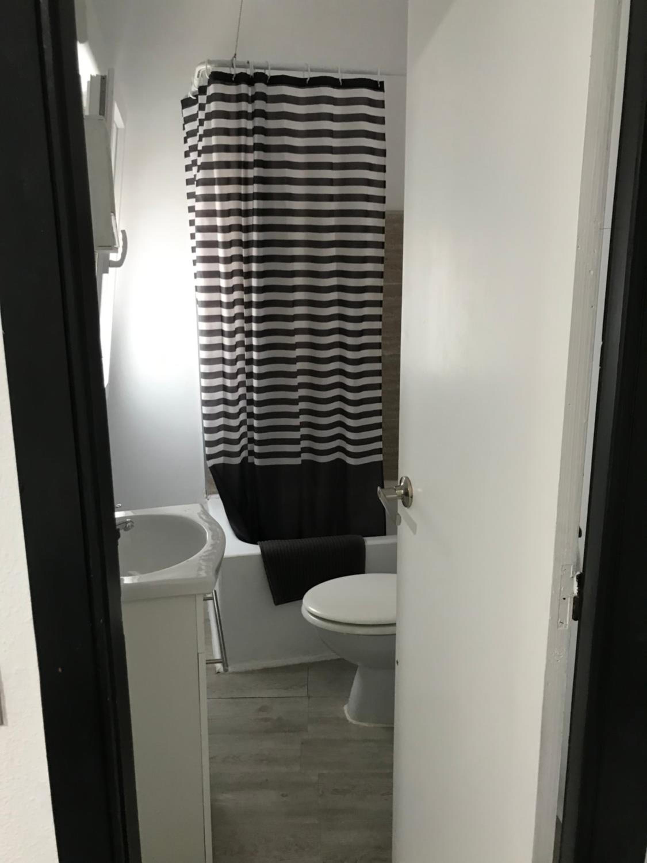 Twin Inner Room - Photo 8