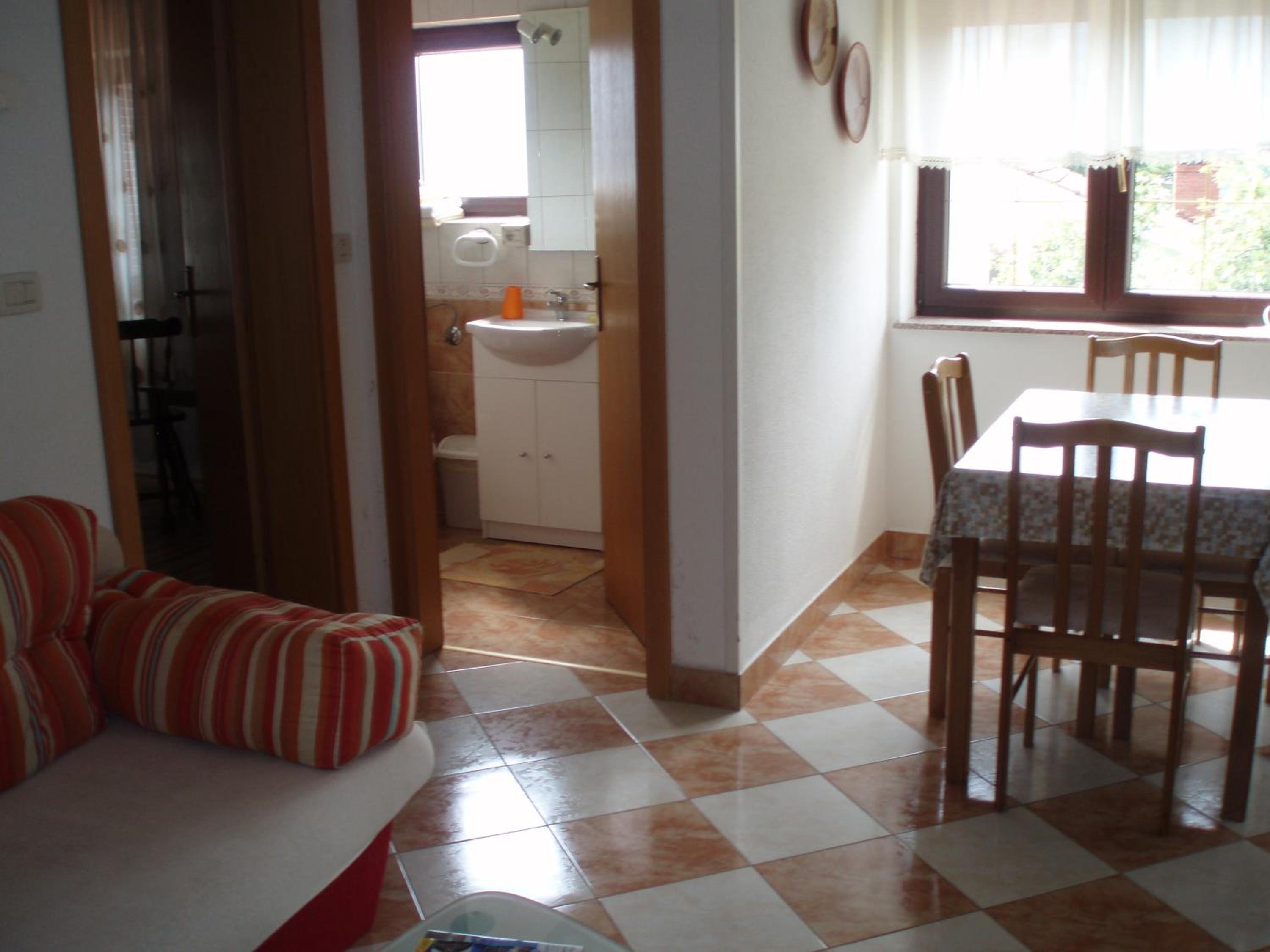 One-Bedroom Apartment - Photo 2