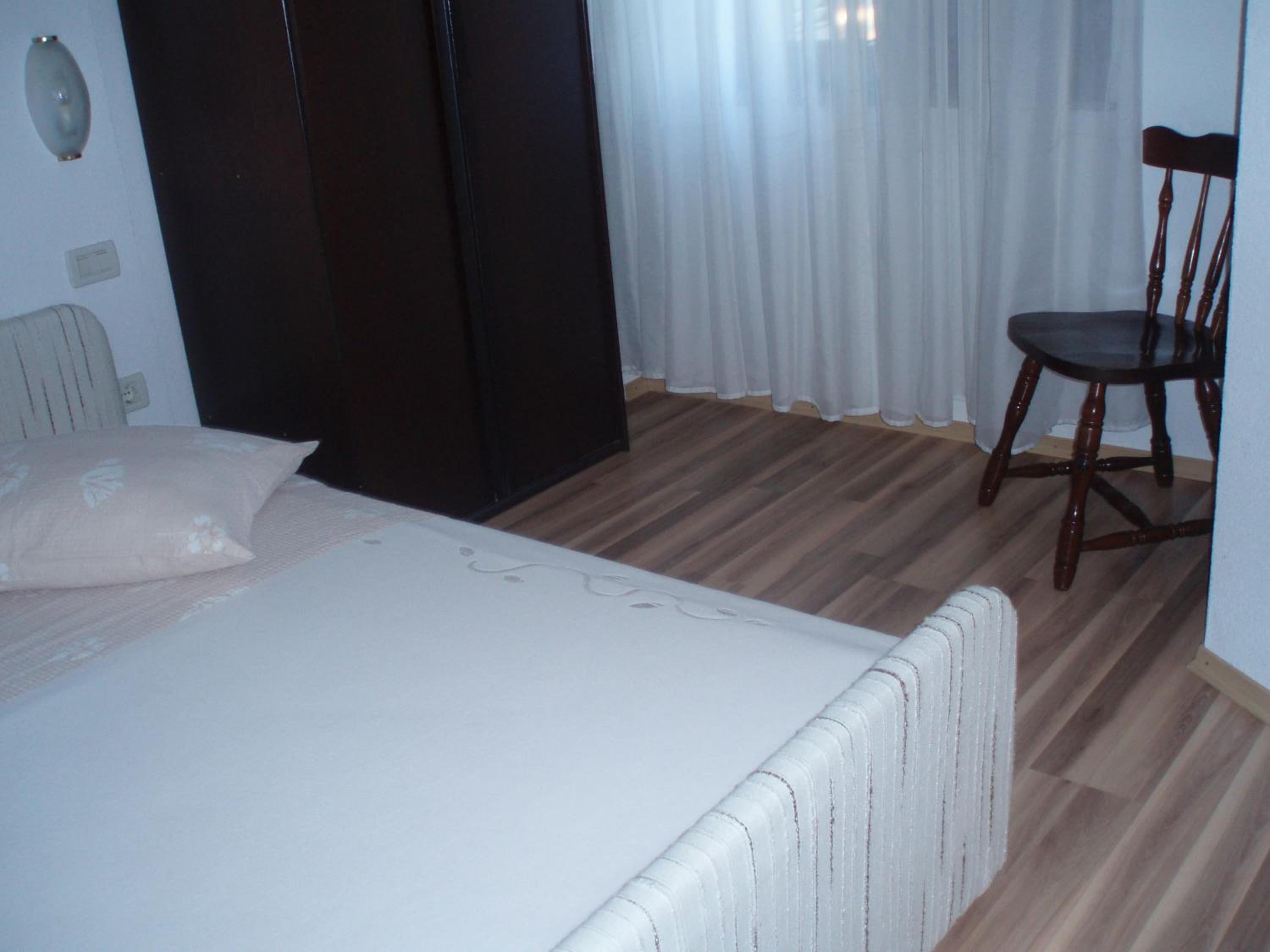 One-Bedroom Apartment - Photo 1