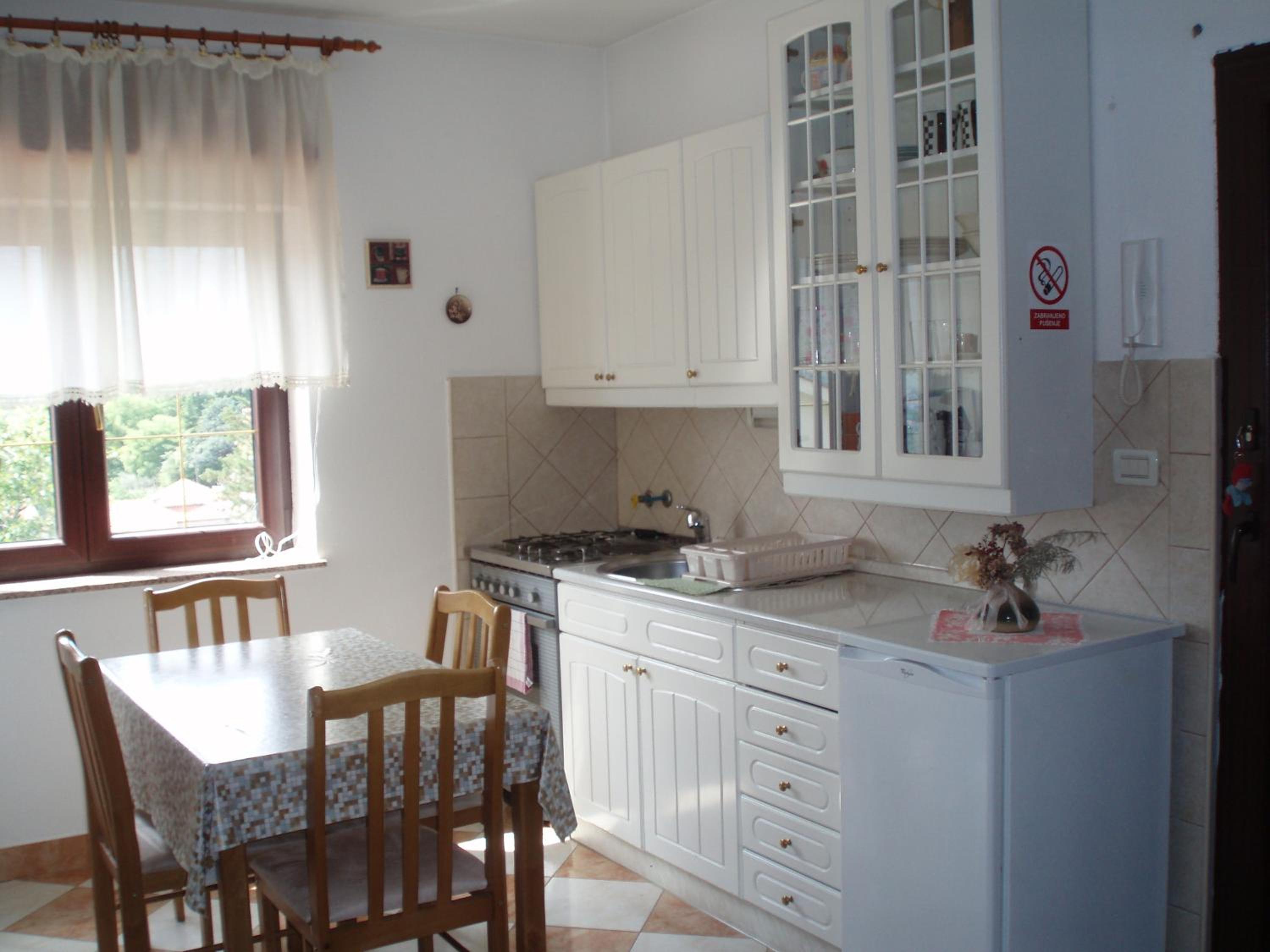 One-Bedroom Apartment - Photo 3