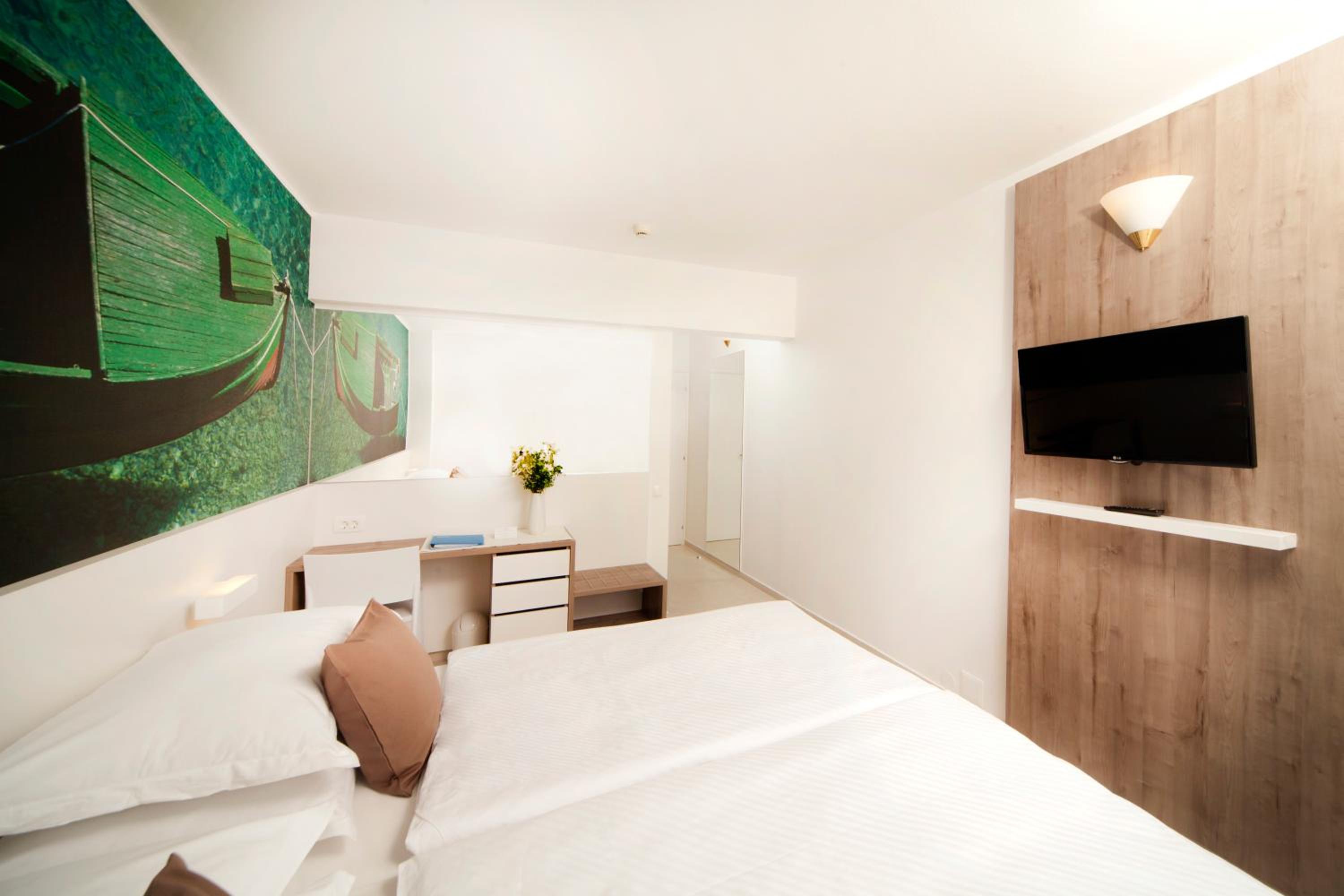 Standard Double Room - Photo 2