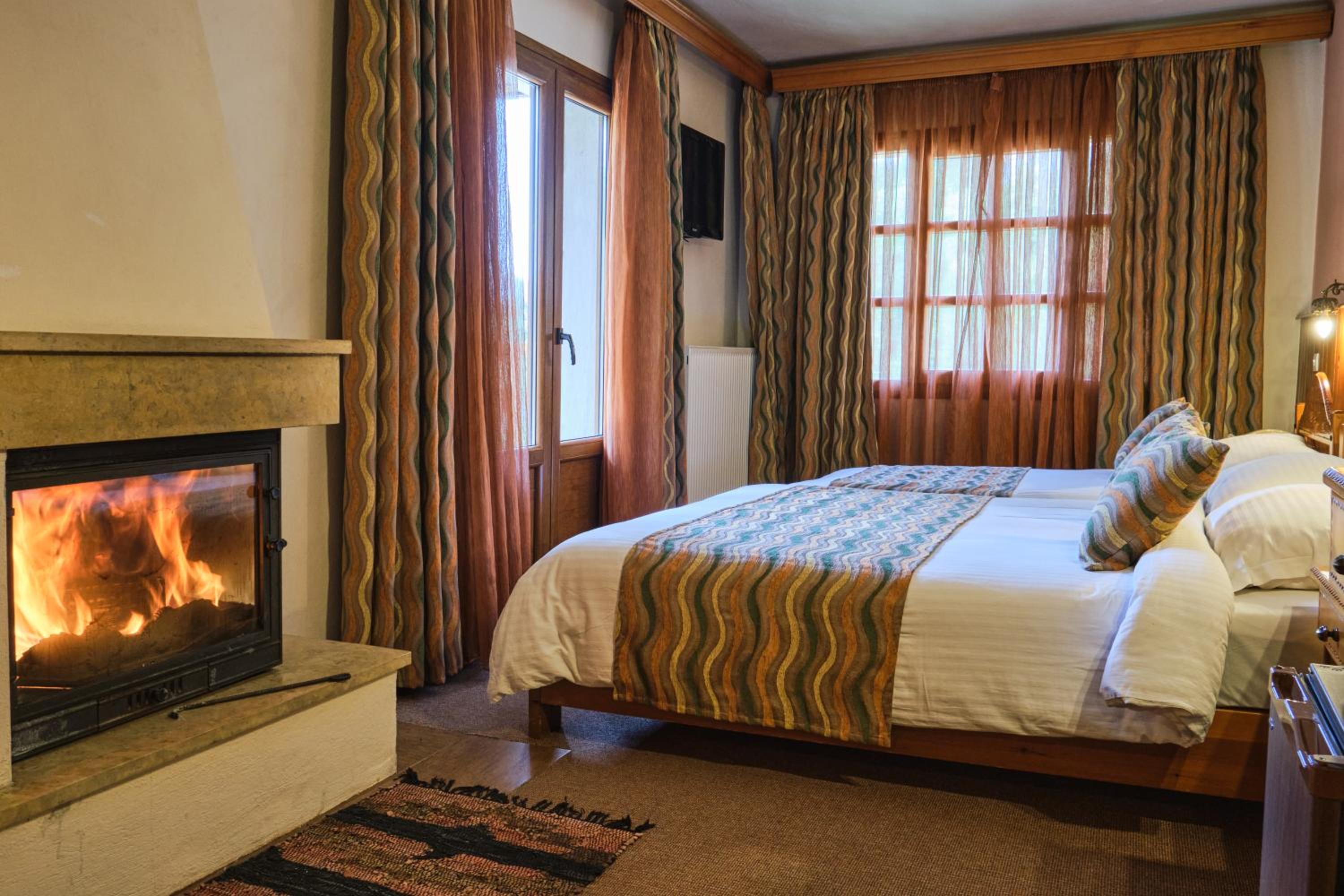 Triple Room with Mountain View and Fireplace photo 1