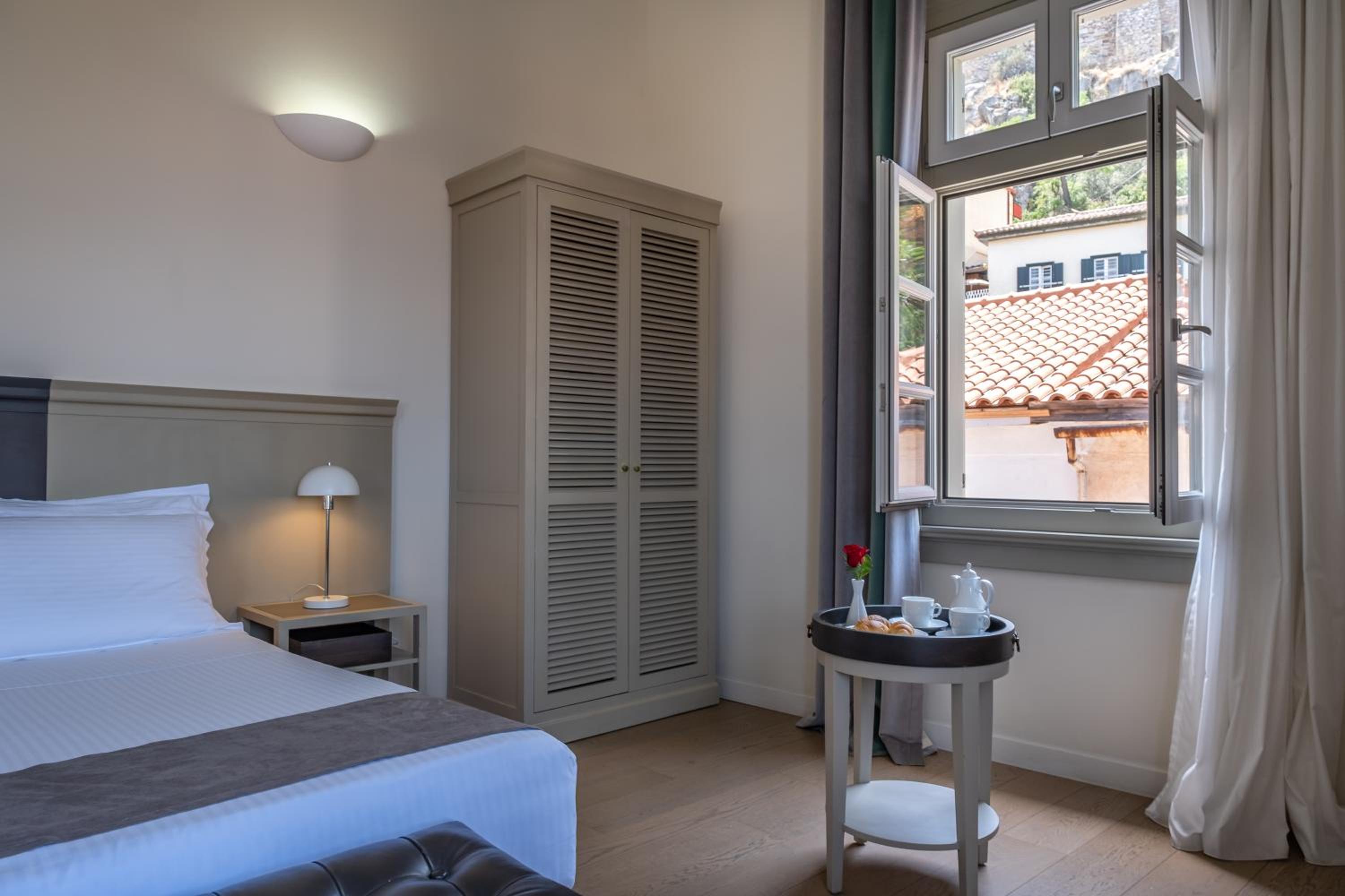 Prestige Triple Room - Photo 1