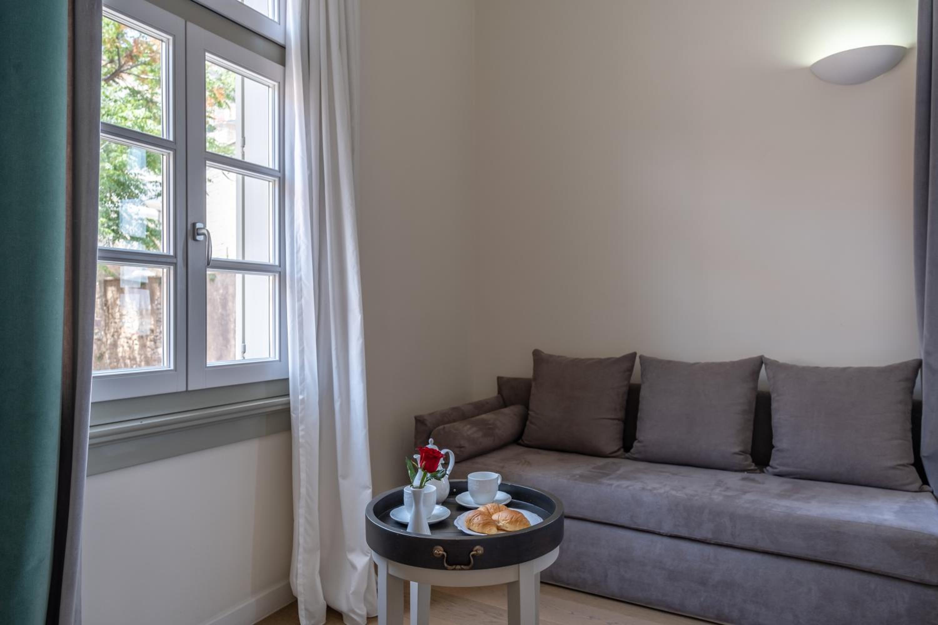 Prestige Triple Room - Photo 4