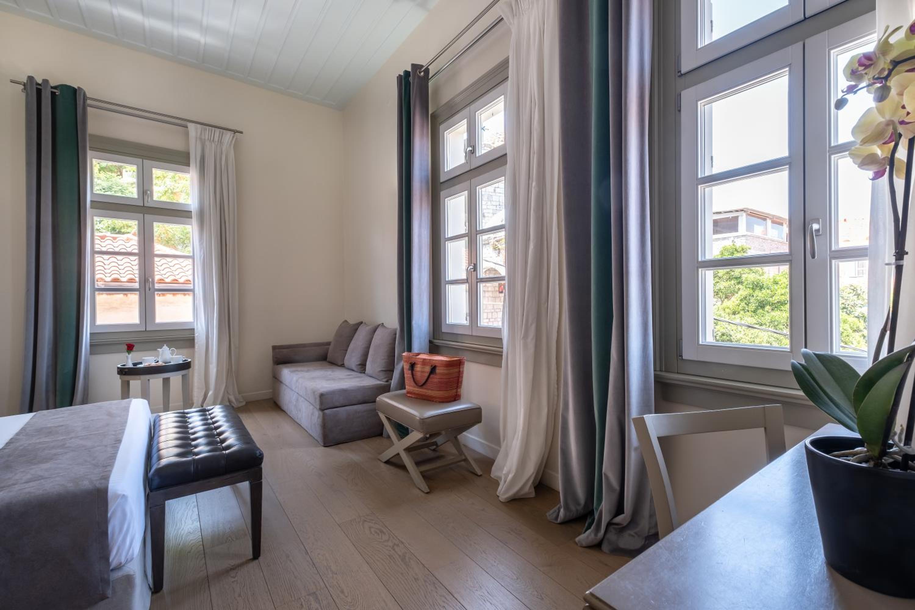 Prestige Triple Room - Photo 5