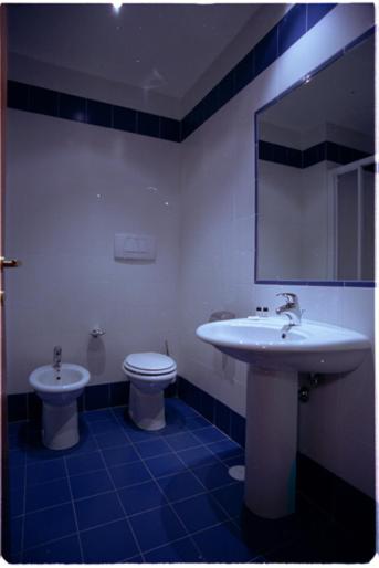 Standard Double Room - Photo 9