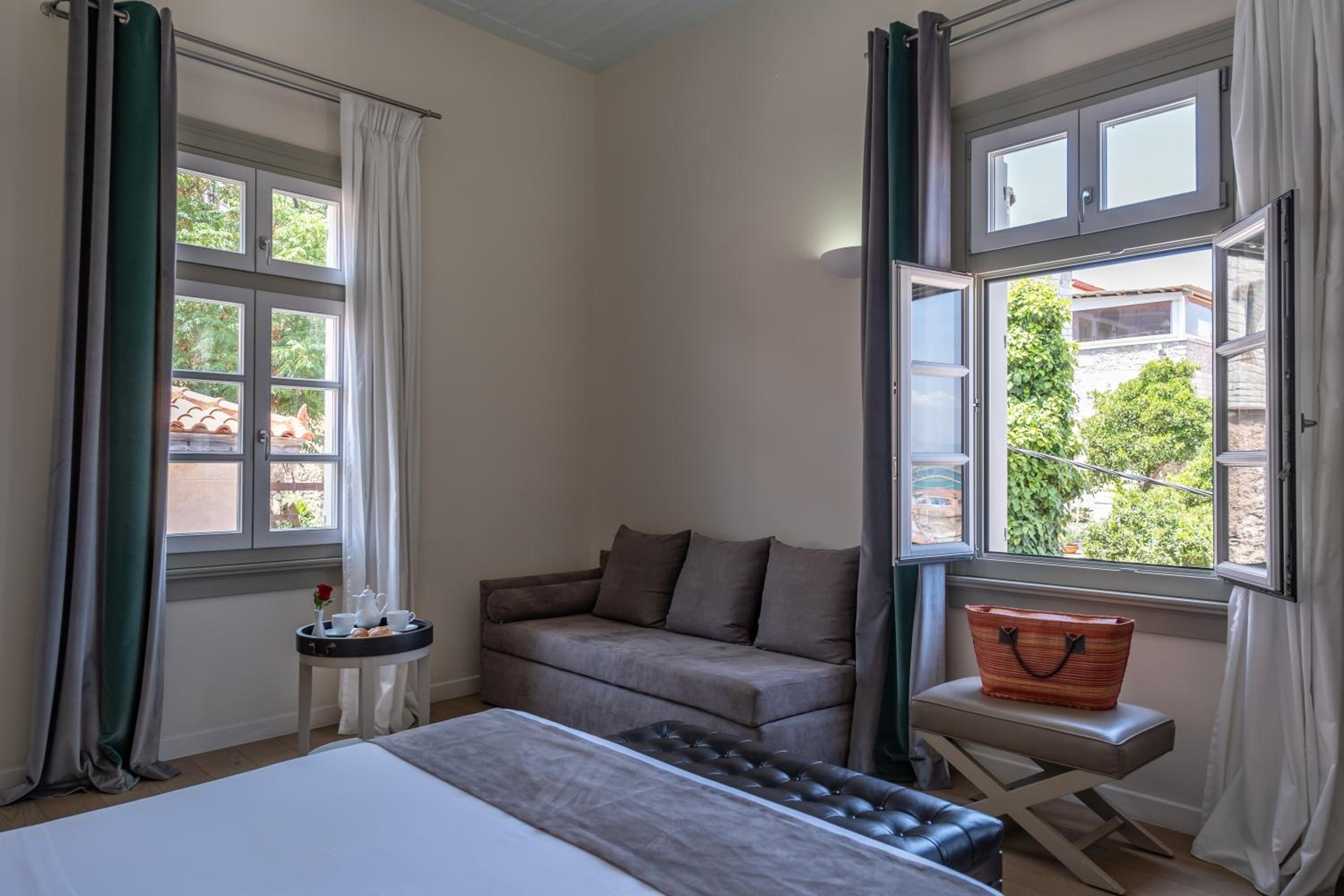 Prestige Triple Room - Photo 8