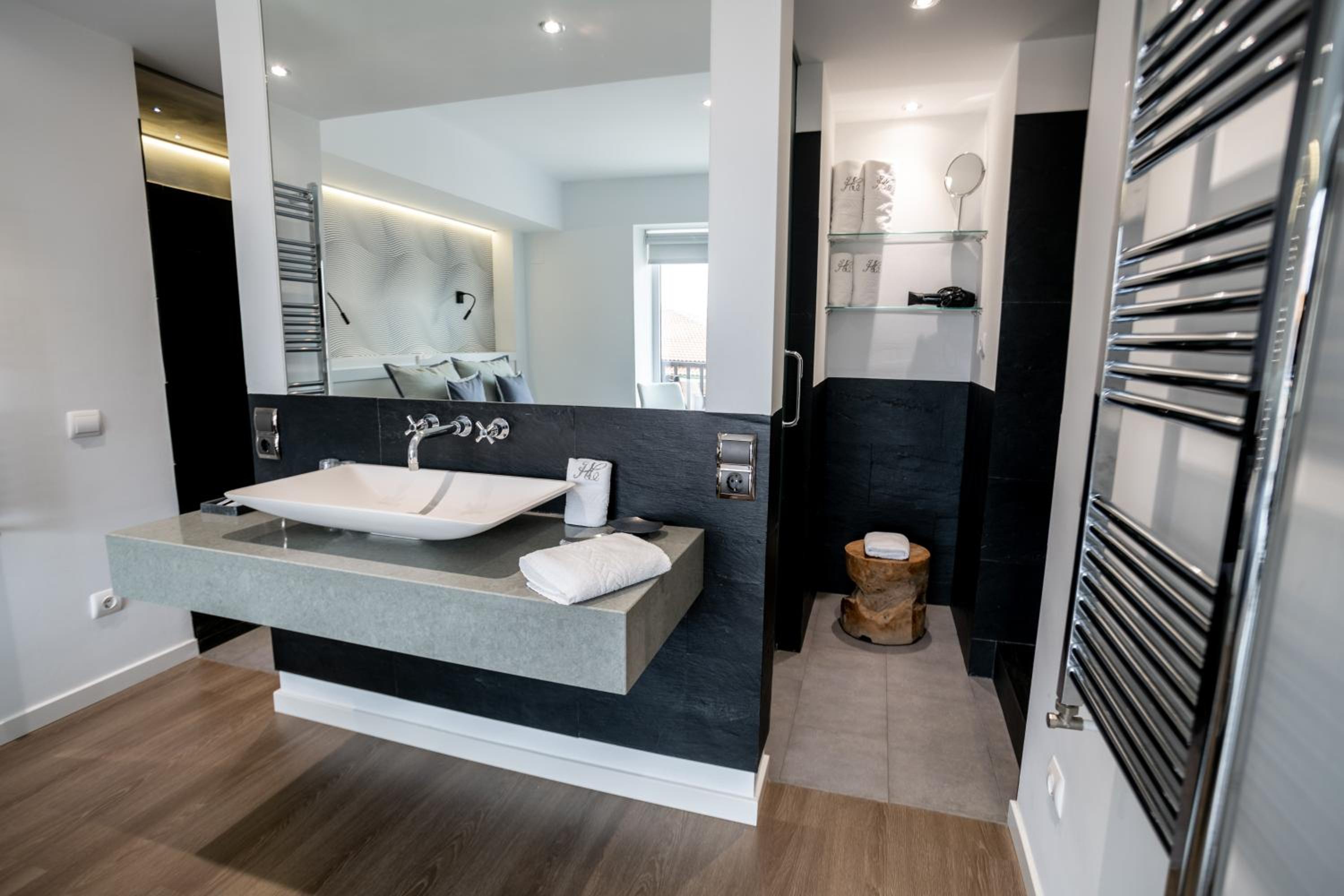 Suite de lujo con bañera de hidromasaje.