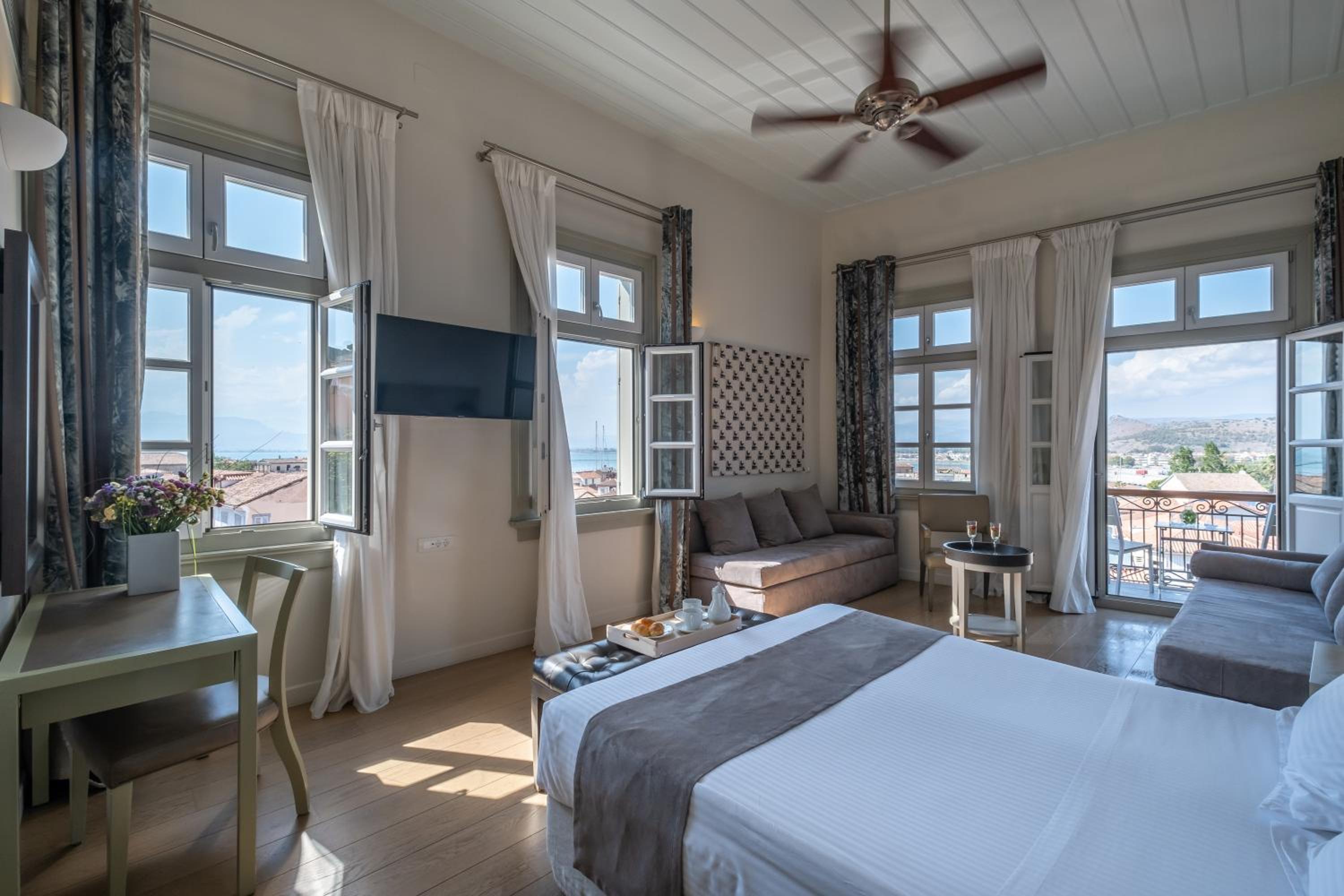 Junior Suite with Sea View - Photo 2