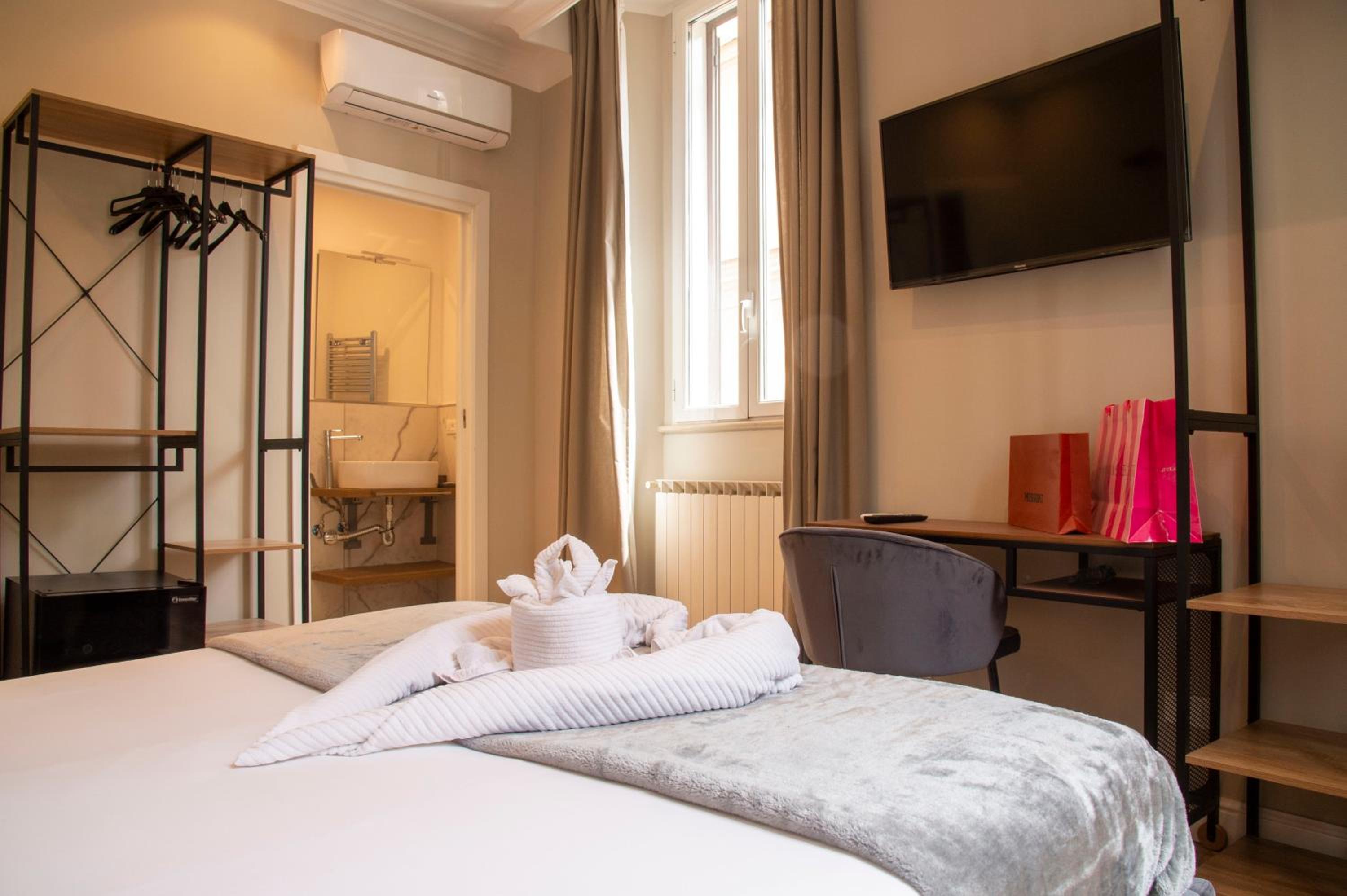 Deluxe Double Room photo 2