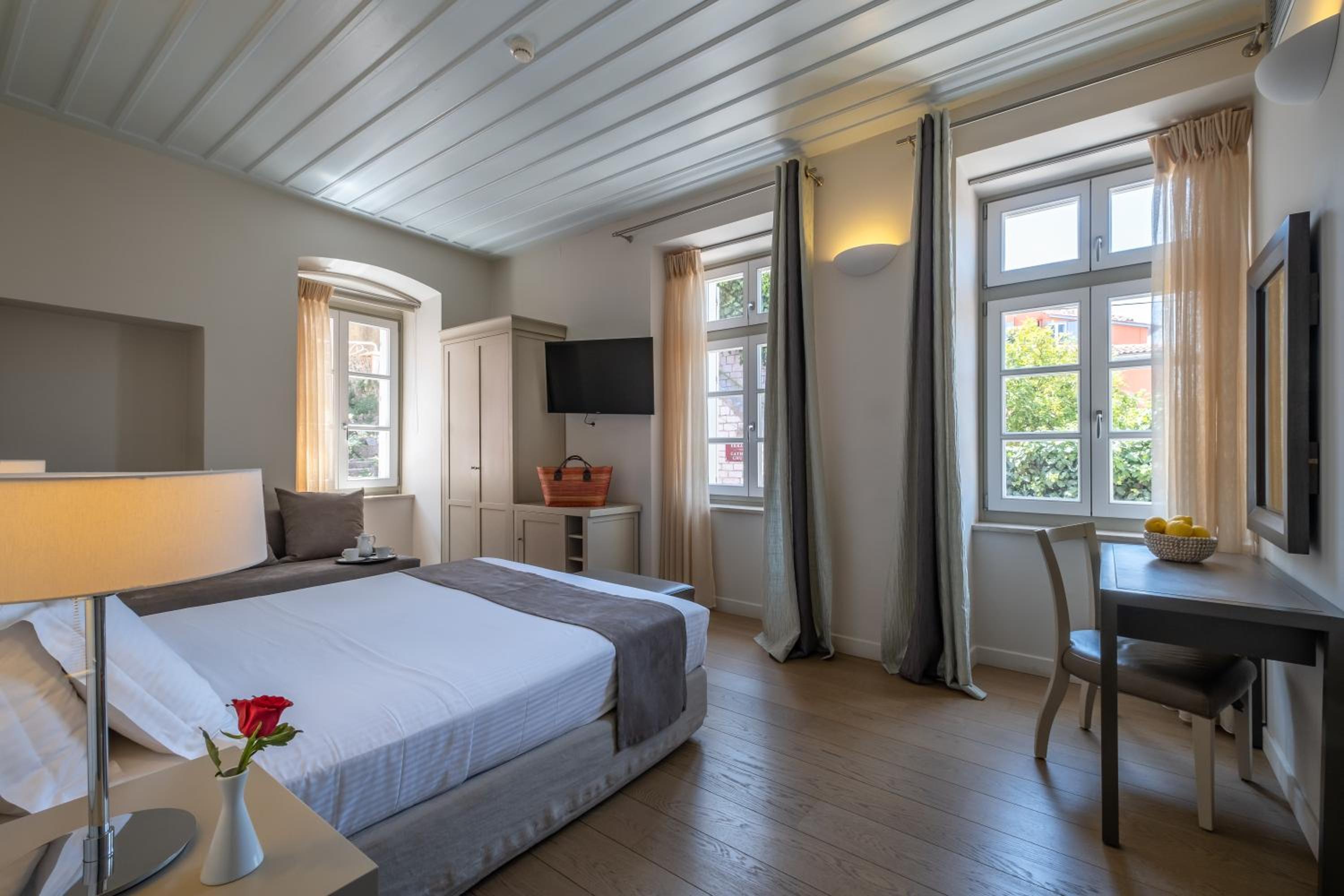 Superior Triple Room photo 2
