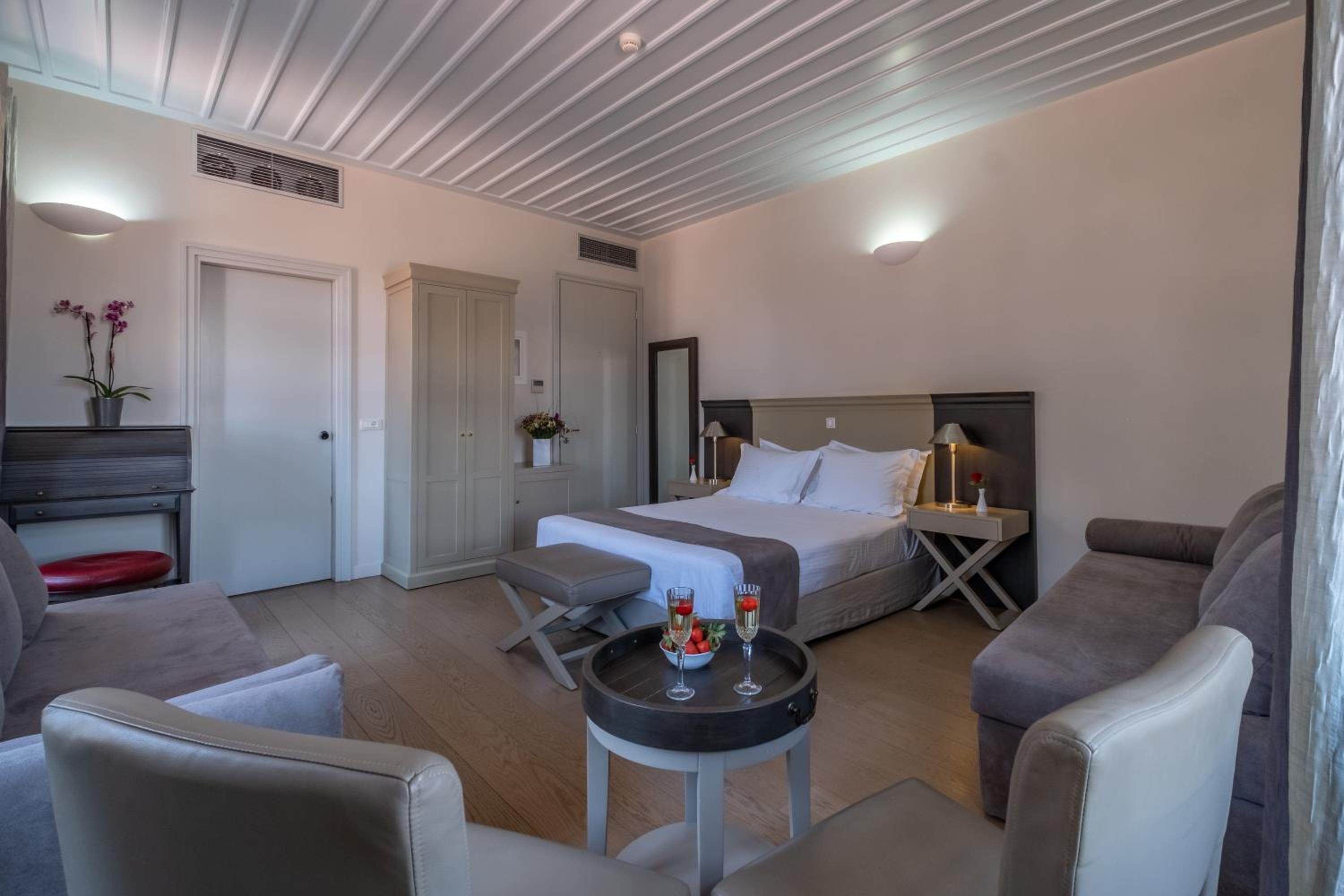 Prestige Family Room - Photo 1