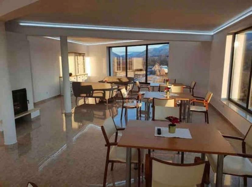Villa - Photo 3
