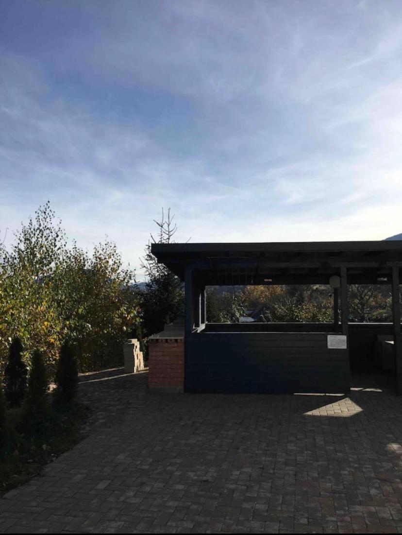 Villa - Photo 2