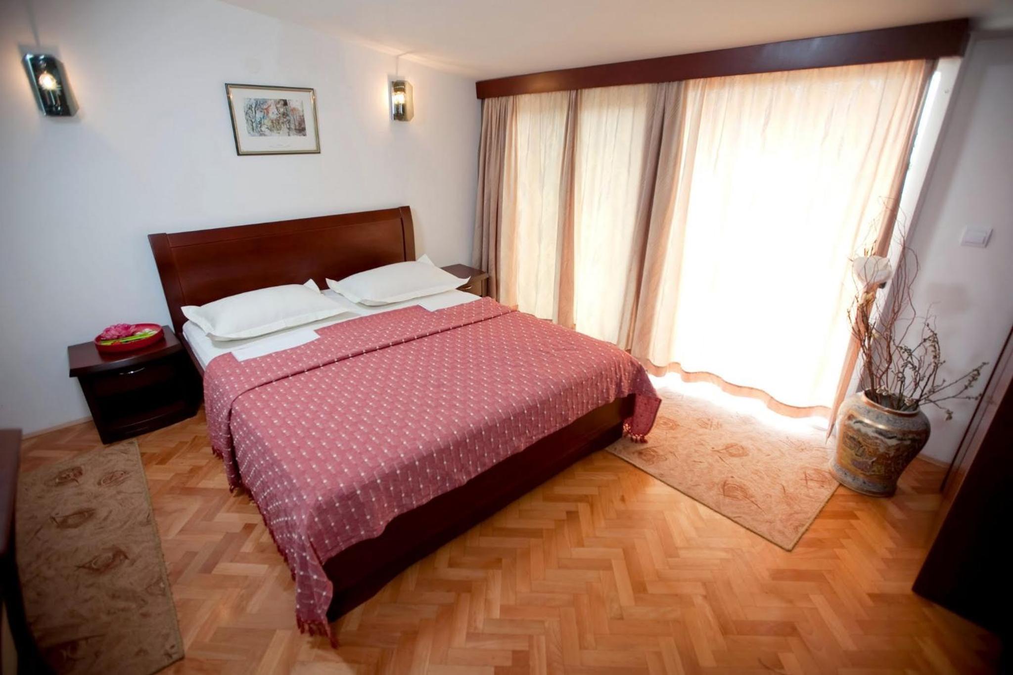 Two-Bedroom Apartment with Balcony with Sea View photo 1