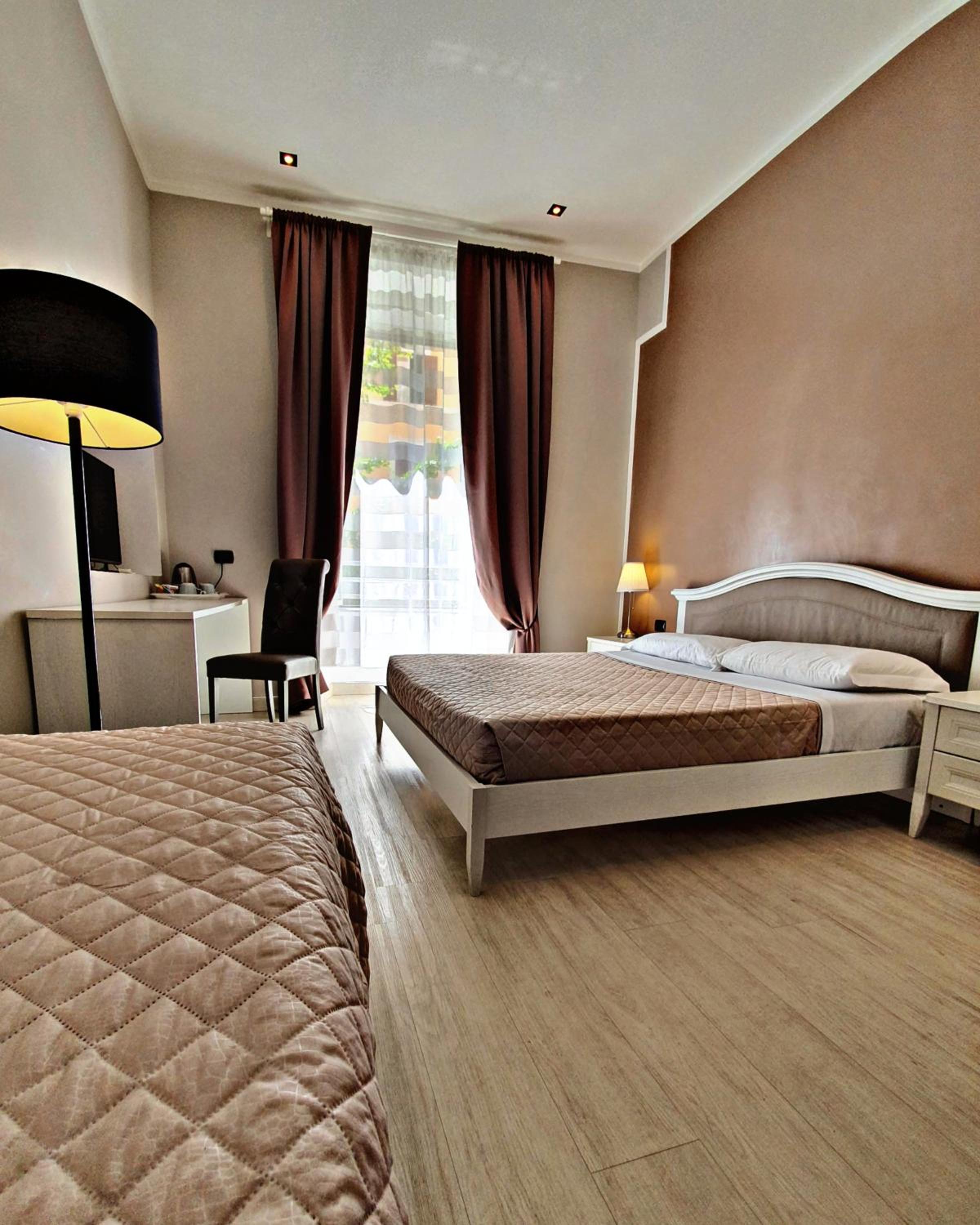 Deluxe Double Room with Extra Bed photo 2