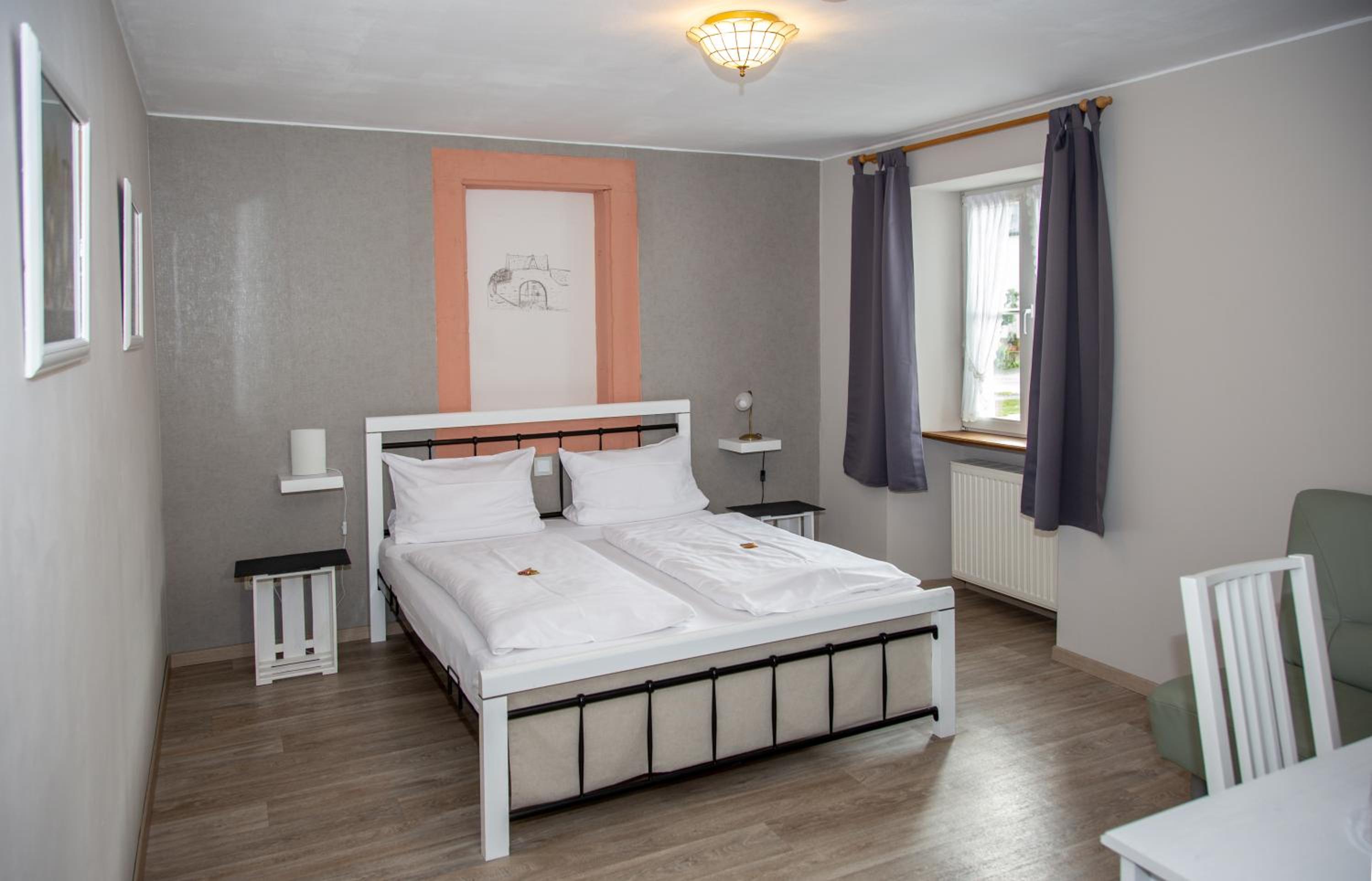 Budget Double Room - Photo 1