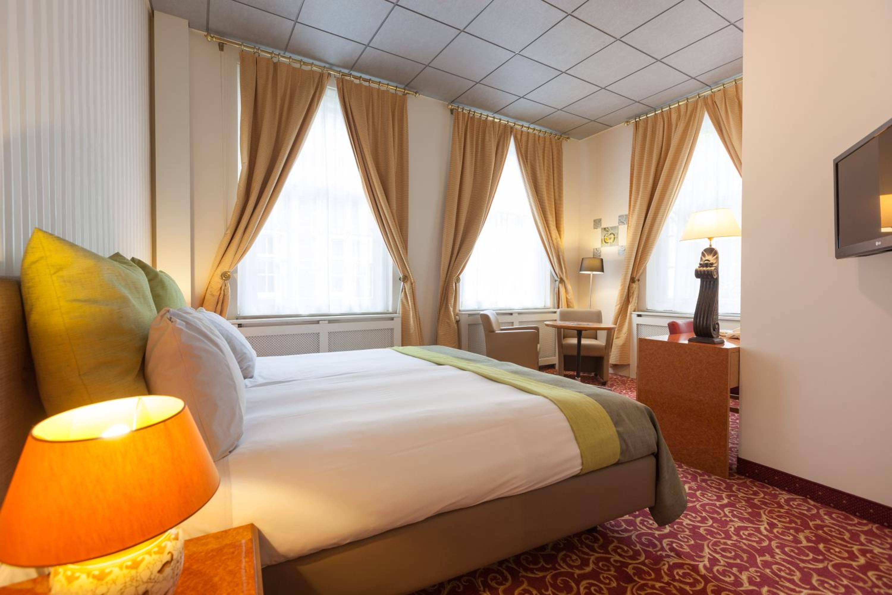 Deluxe Double Or Twin Room - Photo 7
