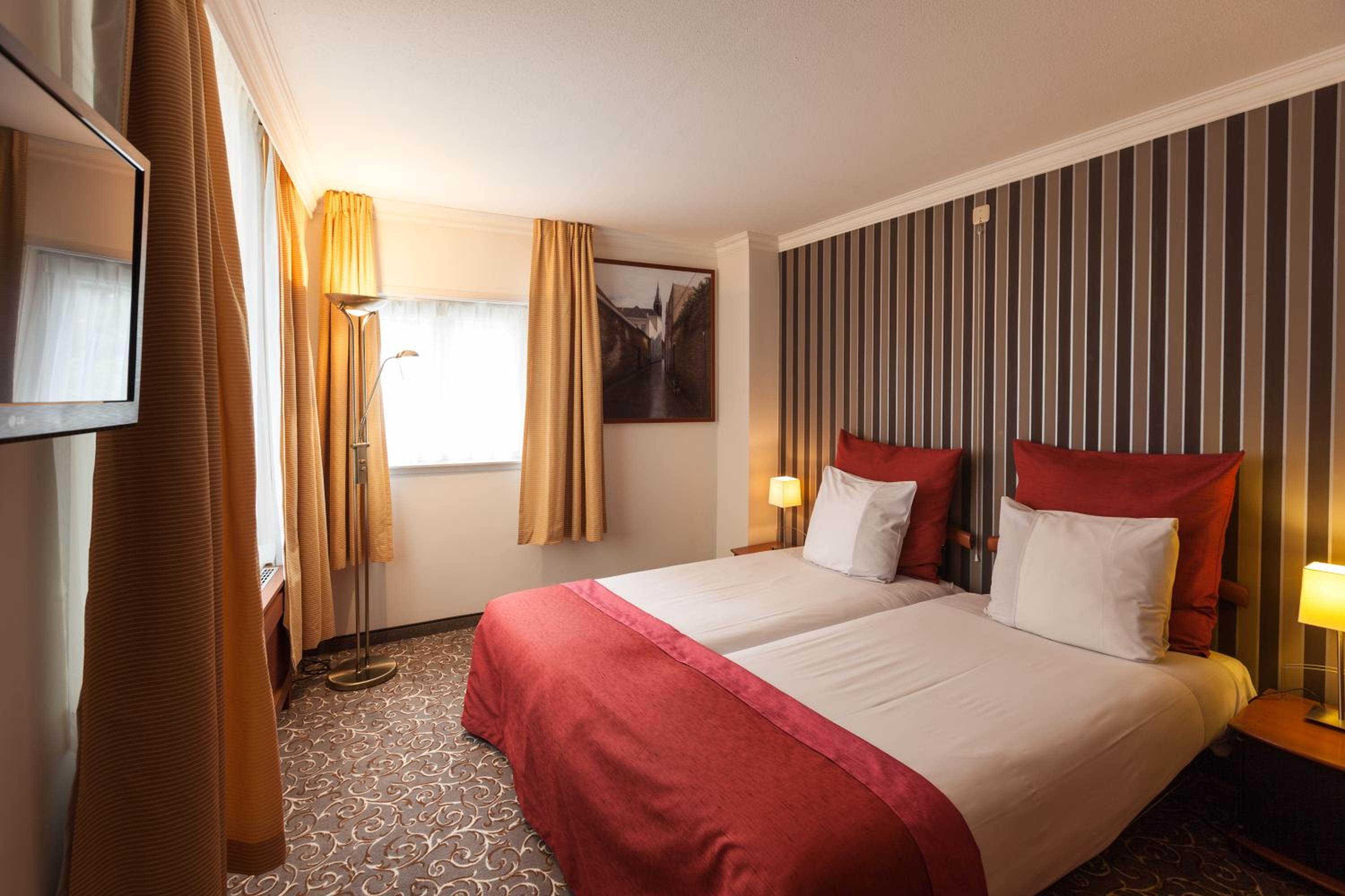 Standard Double or Twin Room - Photo 7