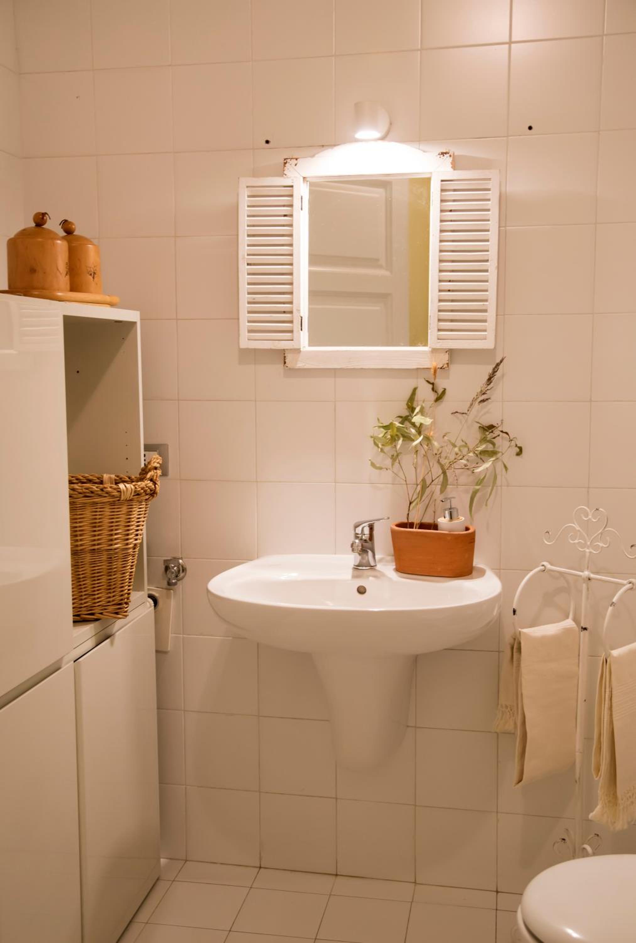 Three-Bedroom House - Photo 9