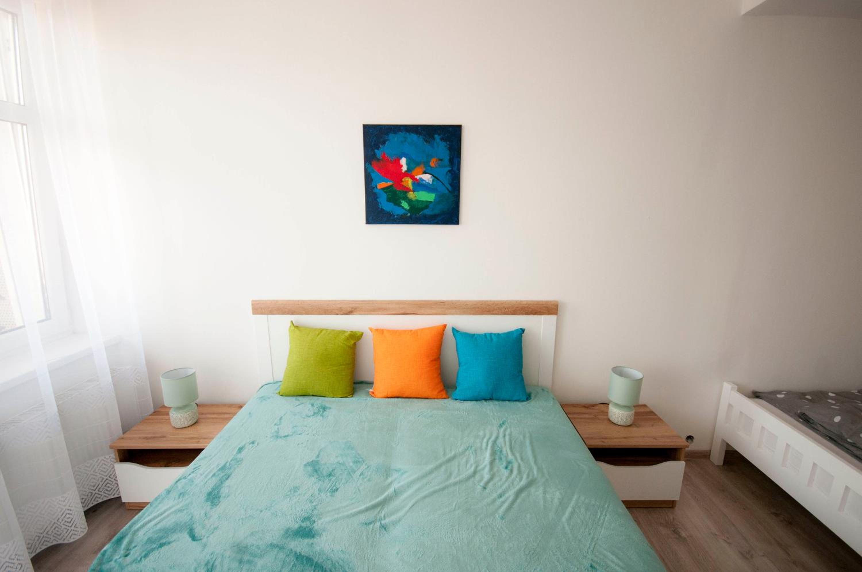 One-Bedroom Apartment - Photo 2