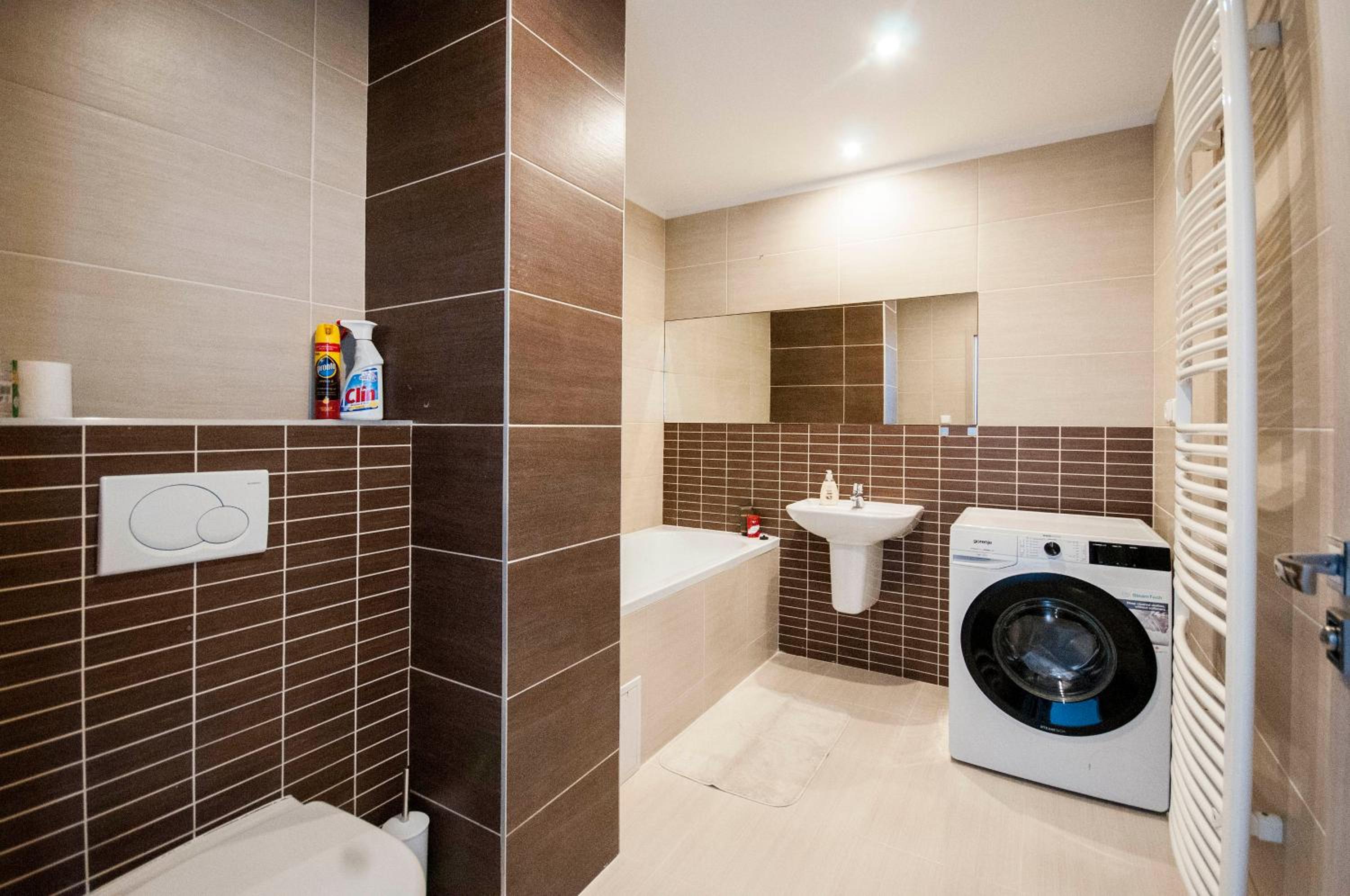 One-Bedroom Apartment - Photo 8