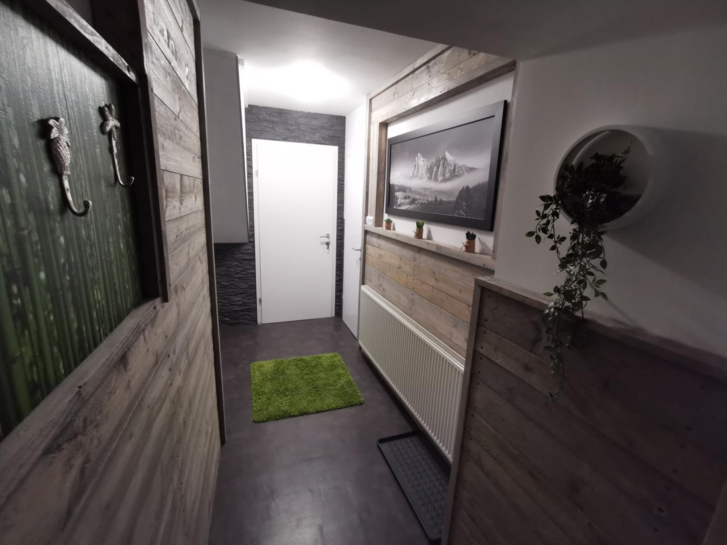 Apartment with Balcony - Photo 6