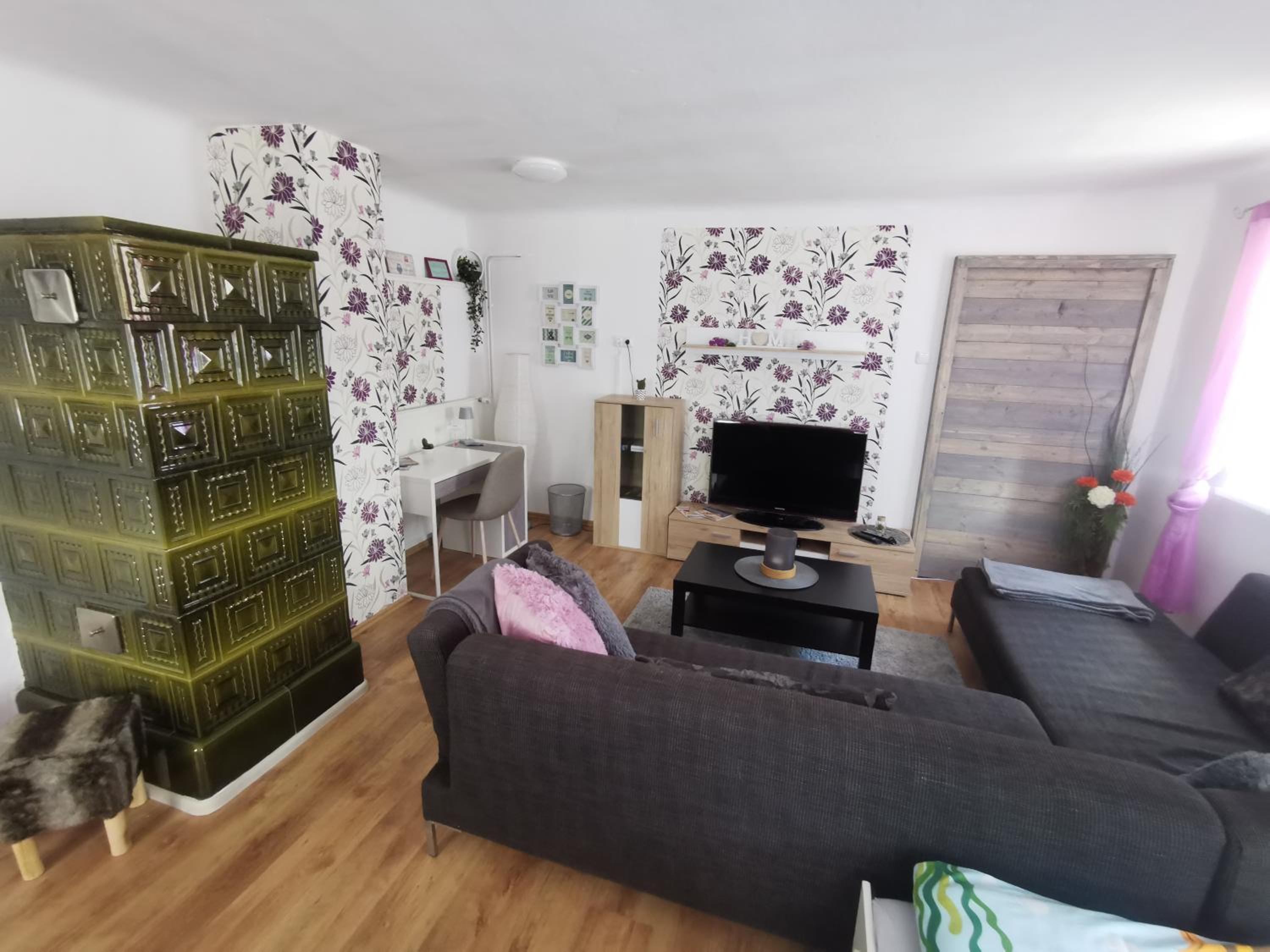 Apartment with Balcony - Photo 4