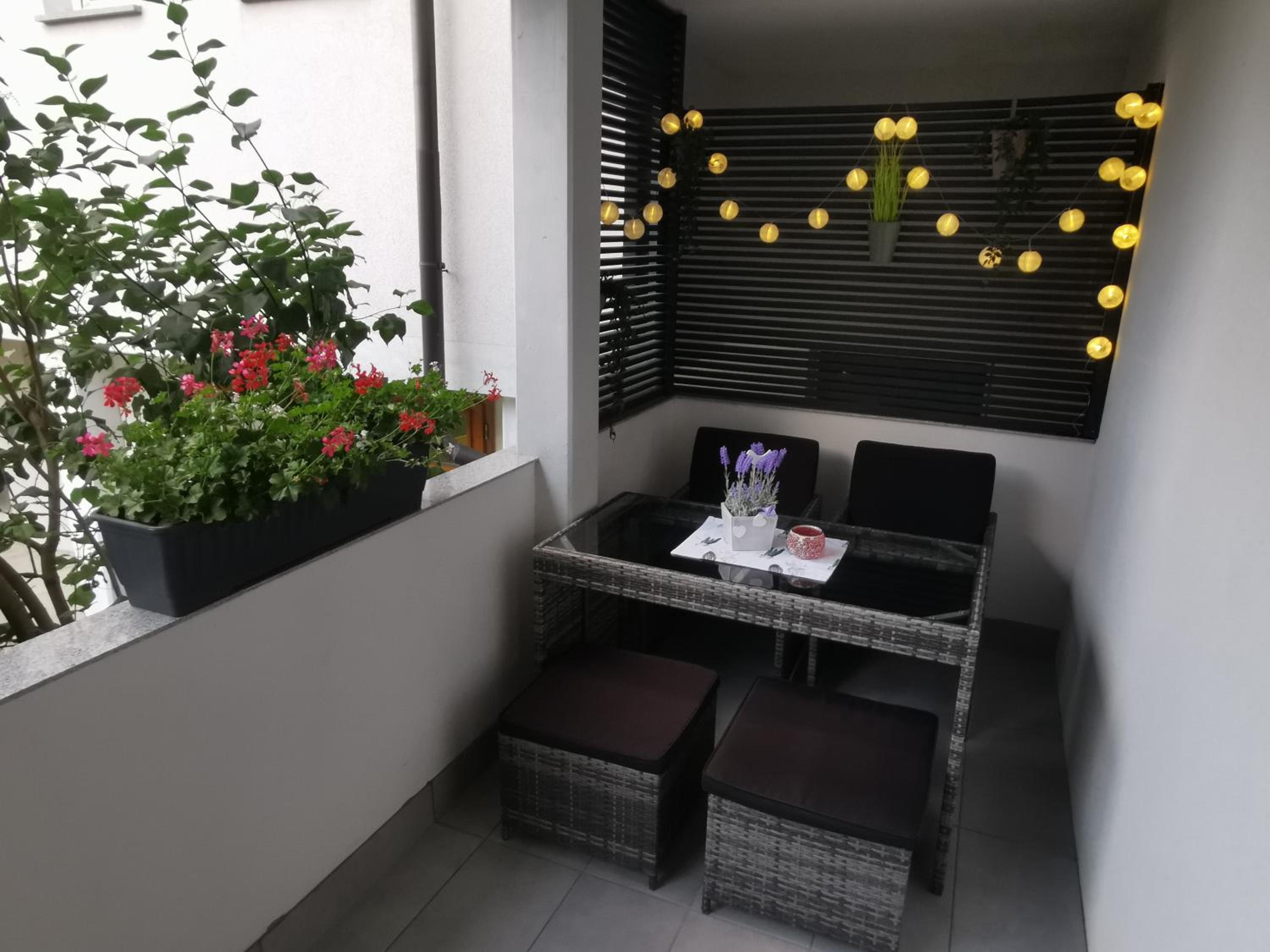 Apartment with Balcony - Photo 9