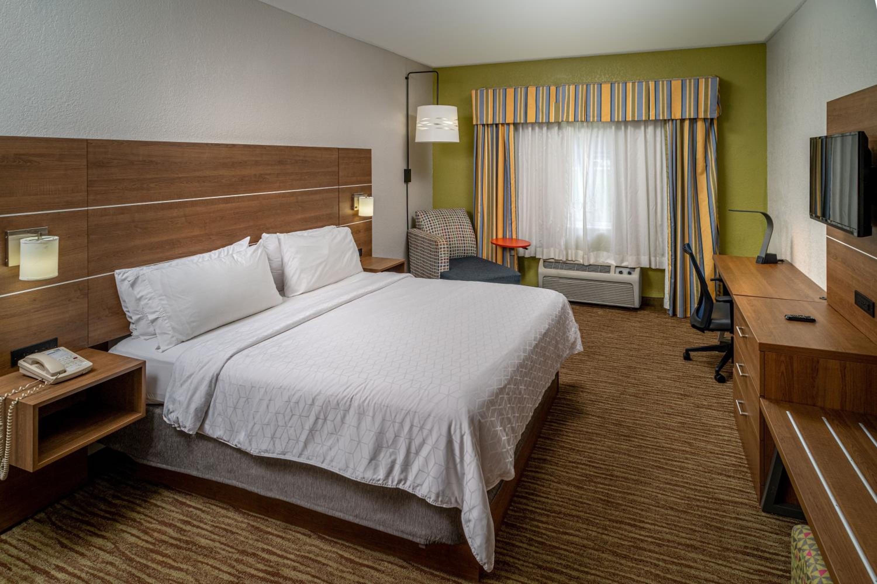 Standard King Room - Photo 2